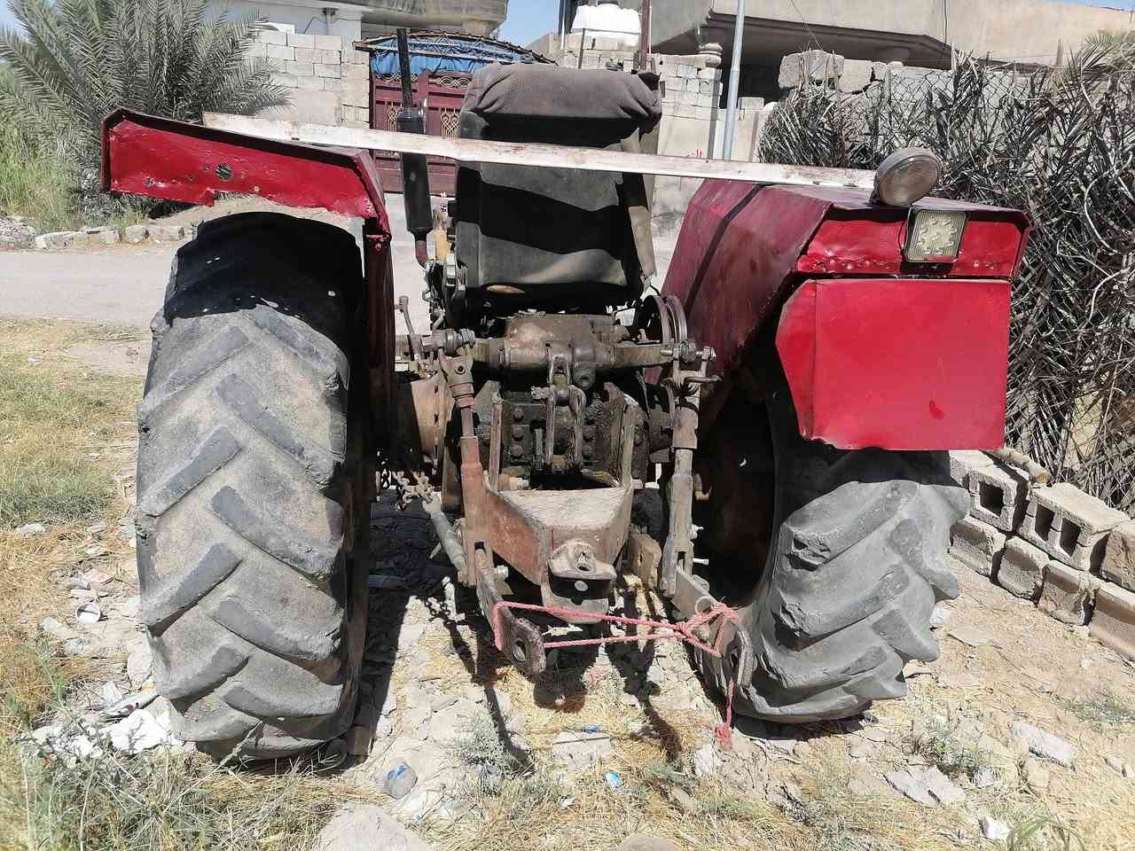 عنتر 71 مديل 83  محرك ويكر مكفول نضيف بدون تحويل سلف تشتغل الكهربائيات شغاله السعر مليونين و400 وبيه مجال العنوان ديالى المقداديه رقم الهاتف
***********
