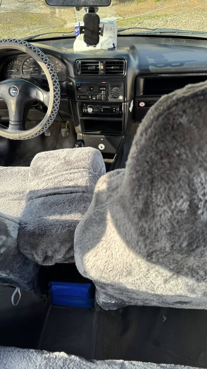 فكترا حجم 20 گير ومحرك بشرط كهربائيات كامل شغاله تدفئة شغاله رقم الماني سنوية لل28 شرط التحويل ايمت ما تريد طخم تايرات جديد سيارة مال جناي يرهم مراوس سعر 35وبيها مجال سيارة ما تصرف عليها ربع 
***********
