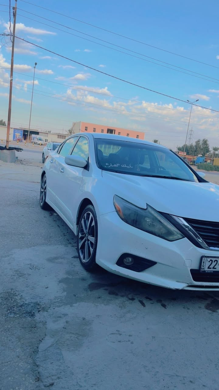 السلام عليكم
نيسان التيما 2017
مواصفات SR
حادث سطحي بدون دواخل بيها
باب السائق جاملغ الأيمن ولايسر صبغ
إرباك استيرن طاك فقط
ماشي180km
كير محرك خير من الله بشرط 
السعر 120 وبيها مجال حك الجيه 
رقم ***********
