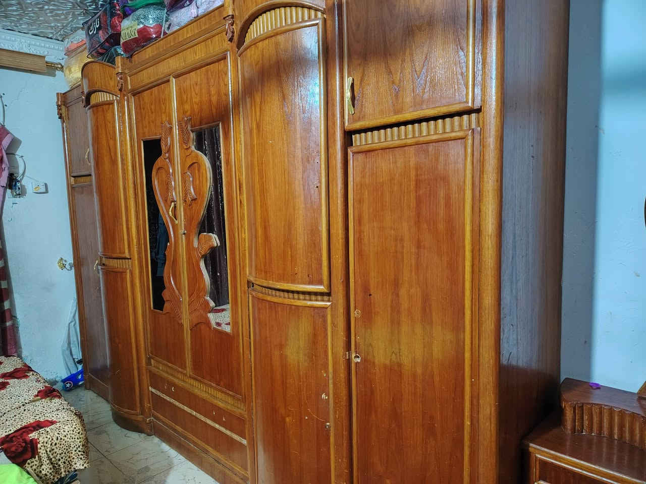 متاح غرفه خشاب طابقين كامله مثل ما شوف بصوره سعر مليون او ميه بيه مجال قليل ***********
