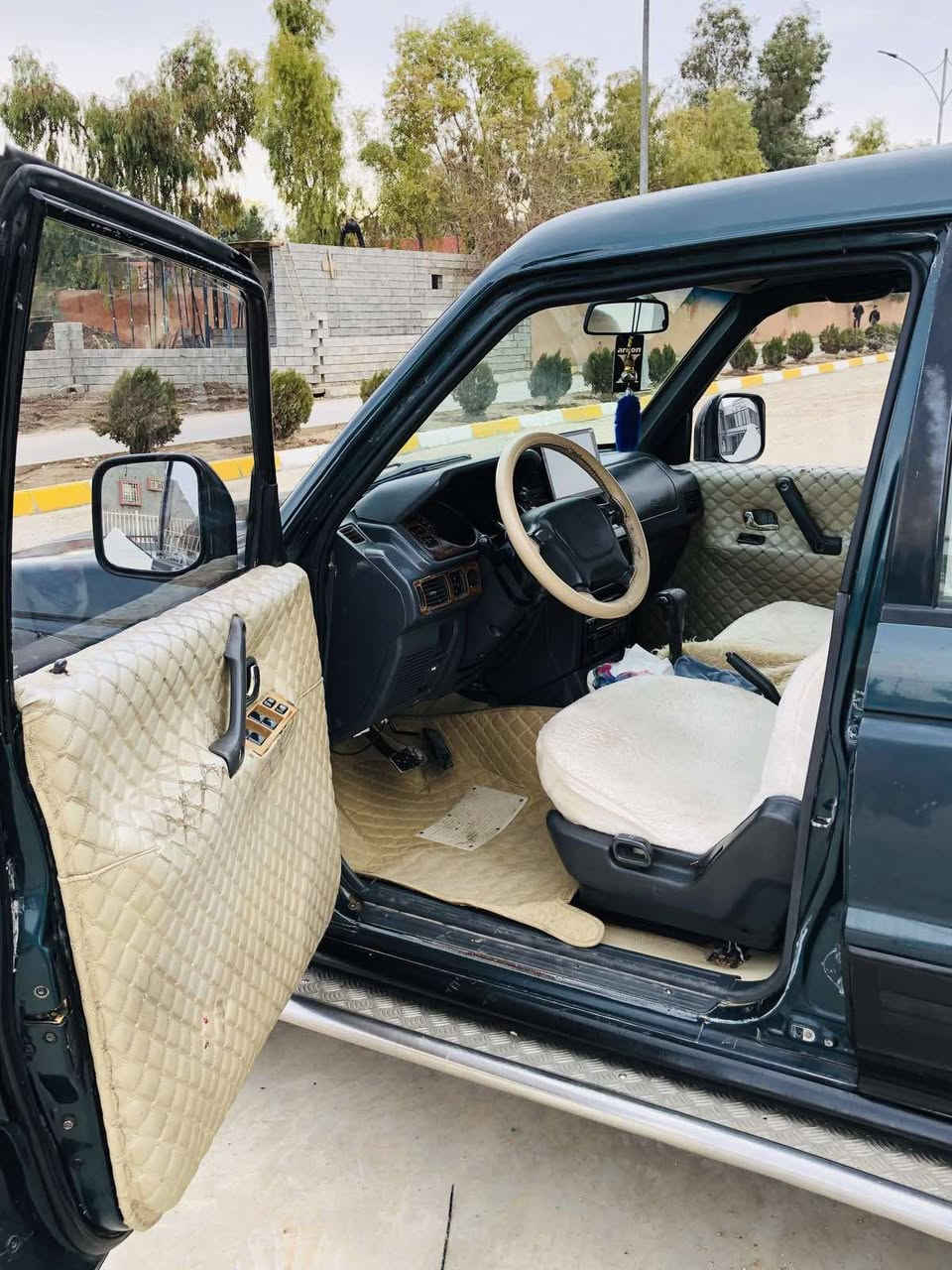 ❤بسم الله الرحمـٰن الرحيم❤
٣٧ گەلاو معامەلە👍
فـــــــرۆشــــــتـــــــنی خێرا
‎ماشاءالله له جواني و قەوەتی 
‎كه ئه لي تاقانه ئه بيت وابي
‎مۆدێل /٢٠٠٠
‎جۆری سەیارە/ باجیرۆ 
مه كينه وگيري بيلد V6
گێڕ تۆماتیک 
‎فول مواسەفات لمیتدد 
‎کارەبای کامل مەزبوت 
‎ئاوێنە کارەبا  و ئۆتۆ
‎جوار جام کارەبا 
سڵایتە 
‎پاوەر ABS 
‎شاشە ئایپات
کامیرەی دواوە 
‎سوکان ڤۆلیۆم
‎ناوفۆرمیکا
‎گيچ ناوداژبل هه مووي ئيشه كات
‎تاقم ناوخورفه ي لؤك لؤكه
‎پێشو دوای جرکەی تیا نیە بەشەرت 
پاتری لۆکی لەسەرە 
سپێر لۆک نەبەستراوە
‎
‎ئارم / براوه/ به شه رت
‎ده عامي بؤده عامي مه سره في نييه
‎ته نها فرؤشت
***********
***********
