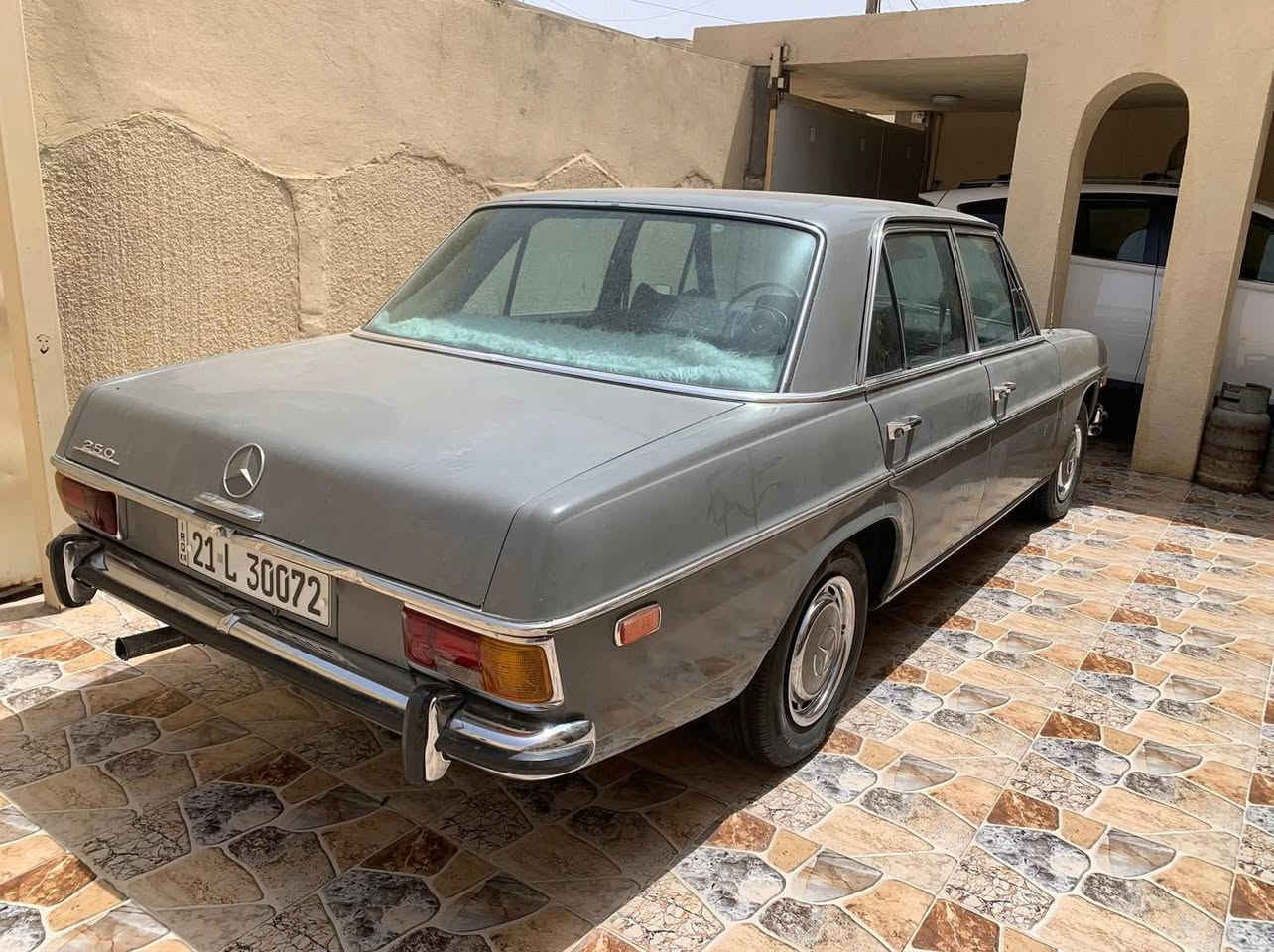 للبيع مارسيدس موديل 1969 
 وارد امريكي. 
محرك 6 سلندر بنزين
گير اوتوماتيك 
پاور استيرن تبريد كشن جلد احمر بلادي
رقم صاحب السيارة  
***********.

.
( الـسـعــر  :: علق رقم ( 1 ) الـرد تـلـقـائـي  )

.
.
.
.
.
.
_____________________________

‏ ‎للاعلانات بيع السيارات  راسلونا على الصفحة  📩
