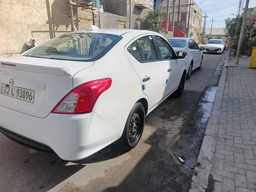 نيسان صني هندي مديل 24 ماشيه ٣٦ الف فقط السياره جديده كلش بيه كارت قليل بل باب السائق فقط سياره جديده شبك جديد السعر ١٢٦ رقمي *********** بغداد, العراق
