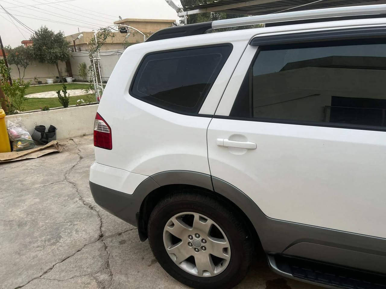 كيا موهافي شركة البخيت رقم اربيل موديل 2013
بدون بصة 
بدون زراكات 
تو ويل  مو فور ويل
وباقي المواصفات موجودة 
كير ومحرك شرط حتئ صوت رواجز ماكو 
بيها ثلاث مكانات صبغ بدون حادث موضحة المكانات بالصور 
السيارة ماشيا حقيقي 210 الف قابله للزيادة  ماملعوب بالعداد شرط جرس 120 يرن 
مكان السيارة الموصل او اربيل 
سعرها 158 ورقة بيها مجال للشراي 
لحد يكسر بالحلال لكون الموهافي الجناي يعرف يقيمها 

التواصل اتصال او وات ساب 
***********
***********
