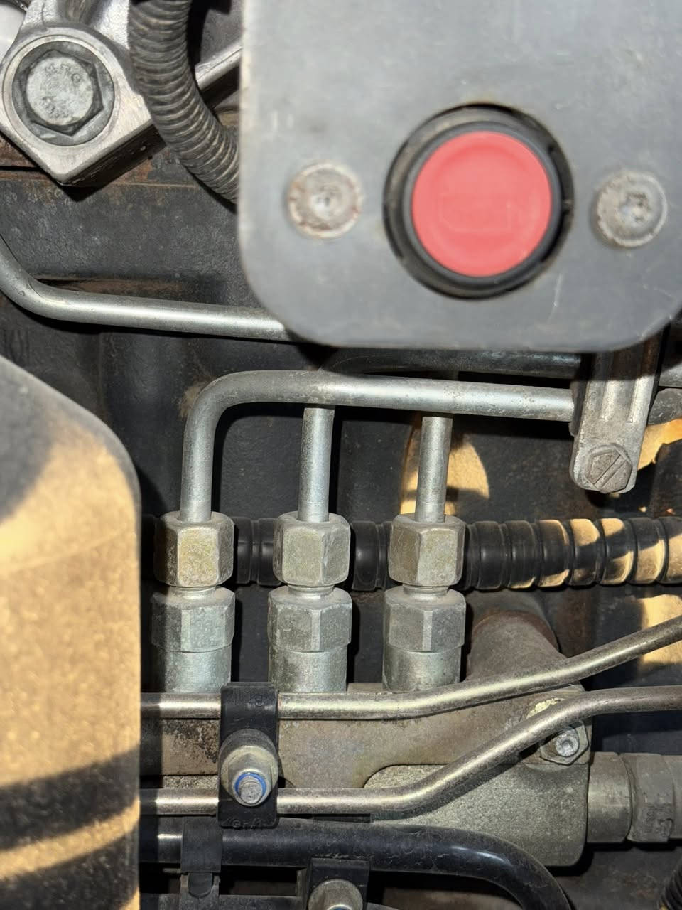 للبيع رينؤ عگرةب بؤدي بيلادية مؤديل 2004 حجم محةريك 420 أنجكتةر مامةفتوح
رةقةم سليمانية سةنةوي جديدة 
أكسل جف كبير 
تاخم كامل تايةرات جديدة 
تةبريد حارو بارد أشتغول بيلاد 
محةريك و گير و أكسل بل شةرت مامةفتوح 
گير 151 عادي 
مكفولة كفالة عامة دةعامي لل دةعاميية 
***********
***********
