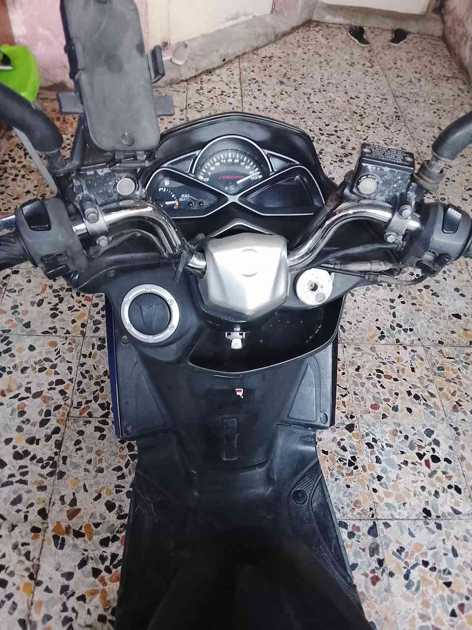سلام عليكم دراجه ماجسته حلوه ونضيفه لاتنقيص ولاتبخير كله شغاله عوزه باتري بس لن متروكه سعر600 وبيه مجال مكن الشعب***********
