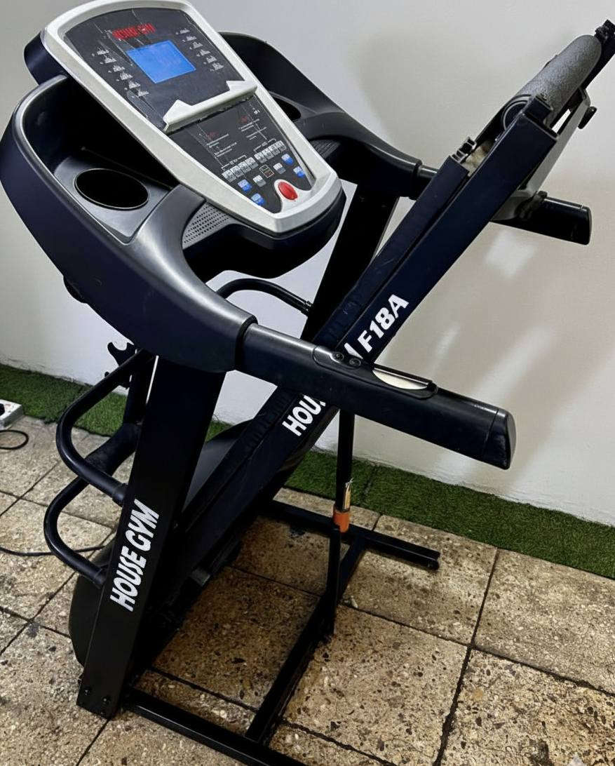 سلام عليكم
للبيع جهاز جري ماركة هاوس جيم house gym 
جبلي دبل ماطور 
الجهاز نظيف جداً 
المواصفات 100 كيلو حقيقي وليس وهمي 
السرعة عالية جداً 
يحتوي على رجاج تكسير الشحوم
وحساس قلب وجك هايدروليك 
وusp و mp3 
السعر 275 الف 
العنوان بغداد يوجد توصيل داخل العراق
رقم الهاتف ***********
