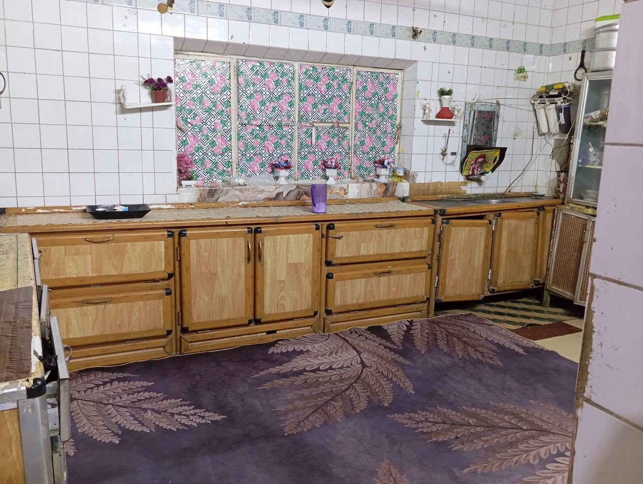 للبيع المساحه 216
بيت بشارع زكي الخياط 
             ثالث فرع على يدك اليسار 
    الطابق الأرضي ديوانية وصاله ومطبخ 2غرف نوم وصحيات 
وطوارم داير مادير البيت 
الطابق الثاني 4غرف نوم وصاله وصحيات 
البيت نضيف ومرتب عالي عن الشارع 
المنطقه خدمات كاملة 
السعر الاتصال على الرقم 
***********
