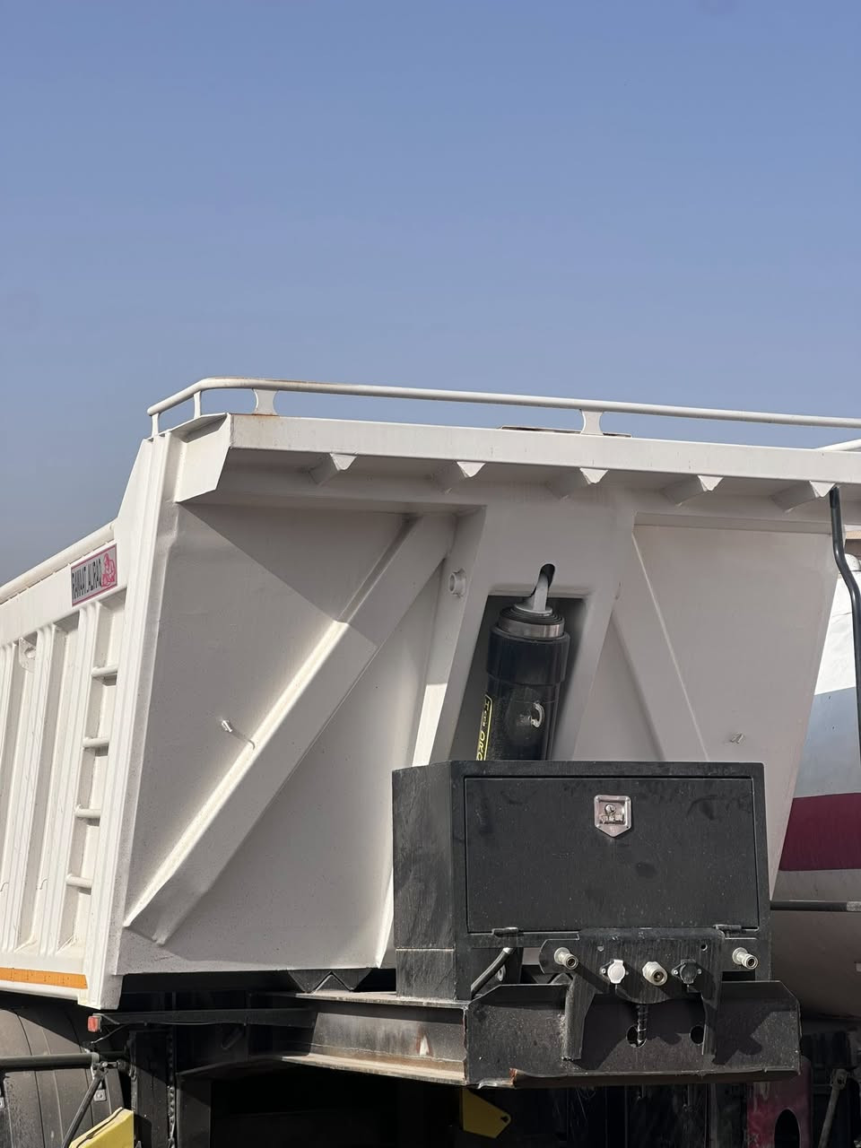 للبيع نساف 2026 روعه العراق  اربع دناكير ذرعه 32 ذاب دربين فقط تخم تاير تخم ويل كامله من كلشي ***********
