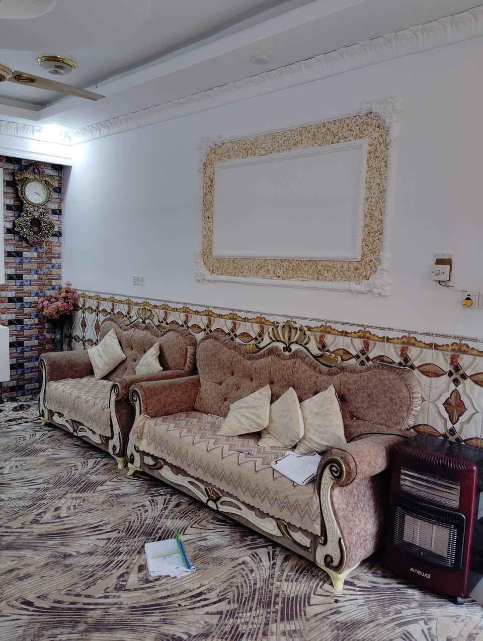 الدار للبيع المساحه 200متر طابو زراعي سند 25 تحويل مباشر بأسم المشتري الموقع على ربيانه قرب الشيخ أبو أنس أو مولدة محمد شاكر يتكون من غرف نوم ثنين وستقبال وصاله ومطبخ مجمع صحي خارجي وحمام داخل شارع تبليط ومجاري بناء طابوق السقف عكاده+حديقه وطارمه البيت كامل كلشي معايز أي استفسار إتصال على الرقم التالي واتساب *********** 
أو مراجعة مكتب ابو زهراء التميمي شارع المواكب مقابل حسينية الخزرج الخاص مفتوح
