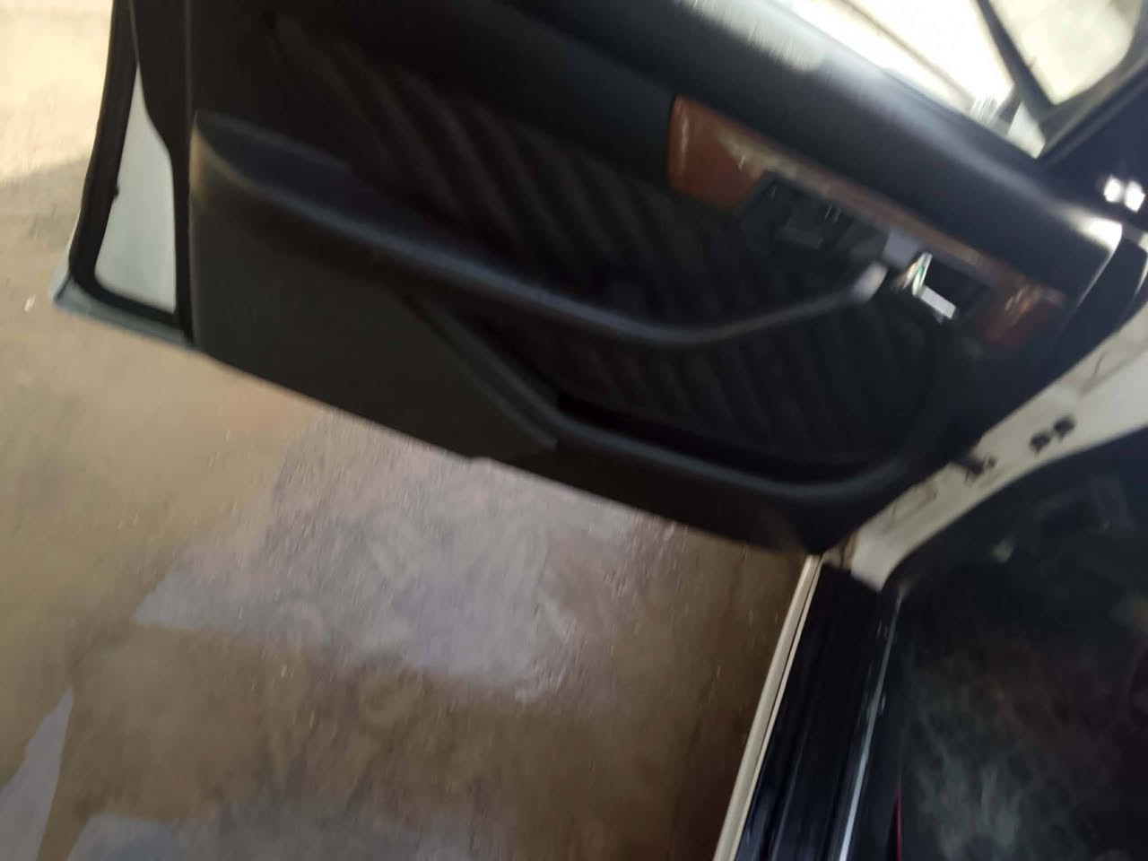 السلام عليكم مارسدس للبيع
صبغ قطعتين السياره أحله من الصور 
محرك بلادي 
موديل /87
السعر 100$وبيهاا مجال 
مكان السياره ابو غريب الحصوه
***********
