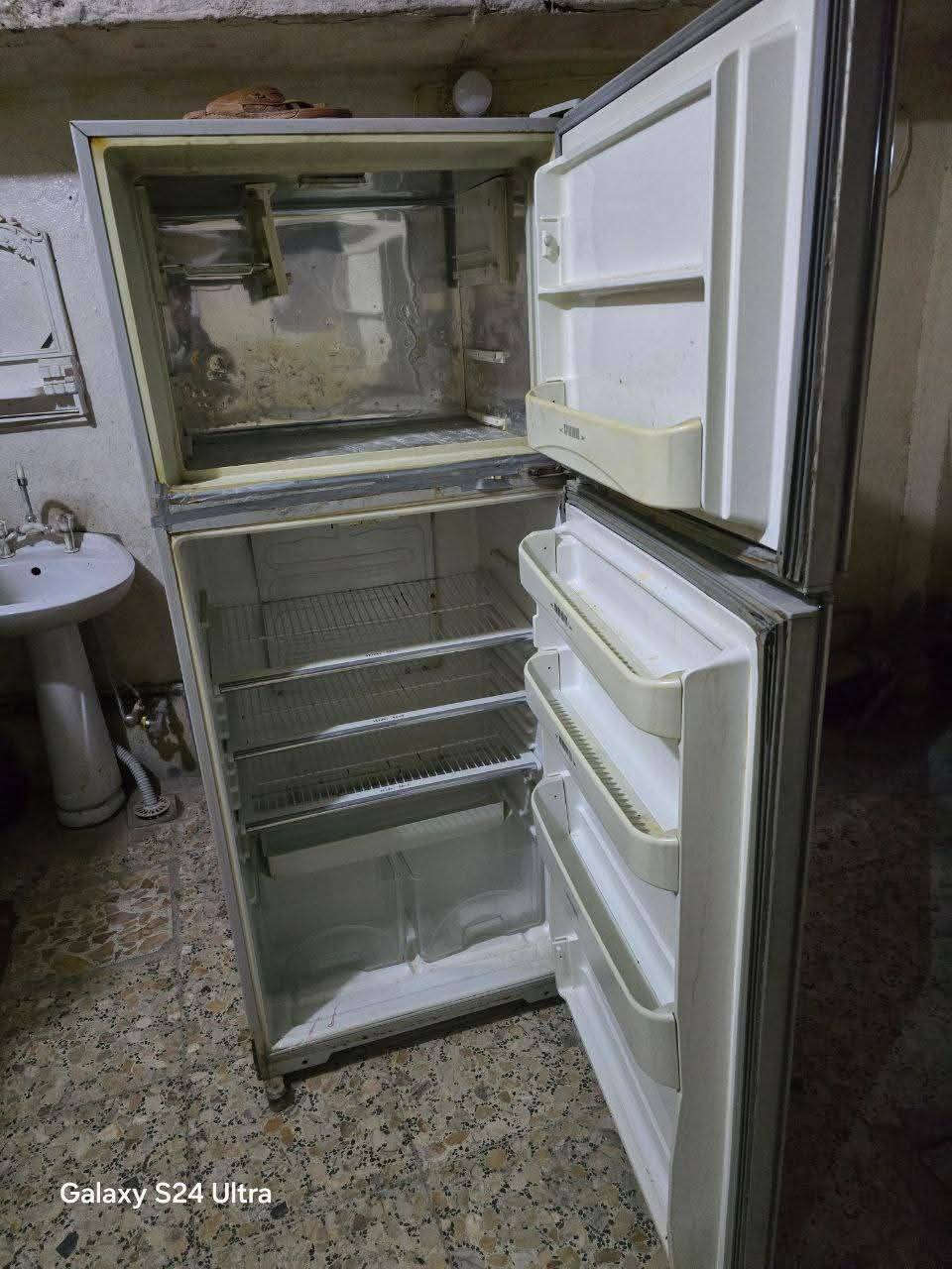 ثلاجه اخت الجديده اكبر حجم ع شرط ثلج فوك الجوه العنوان حله ورديه خارج قرب علوت المخضر يم البسطيات مال المخضر  ***********
