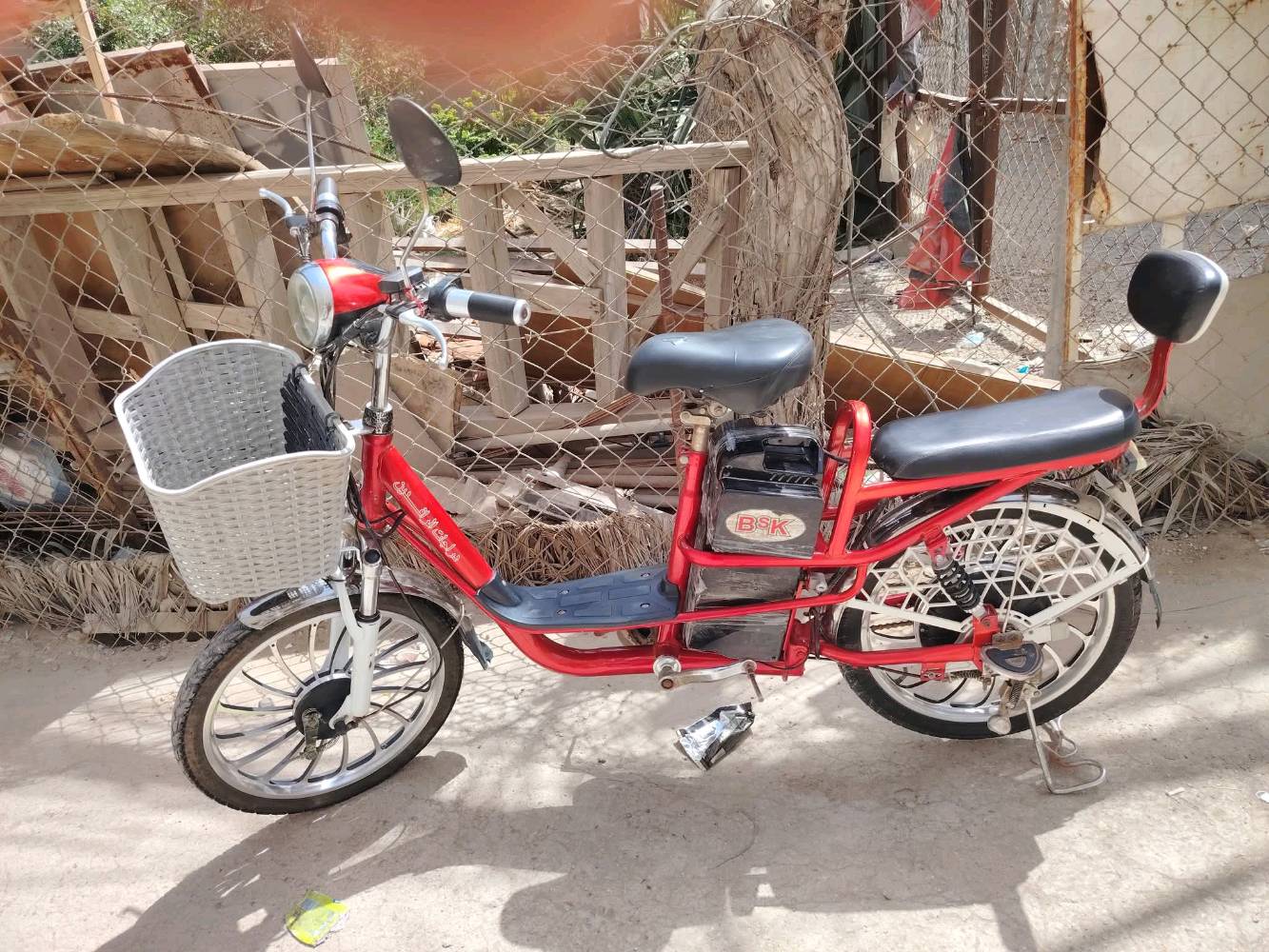 السلام عليكم دراجه حجم 20 شحن بطاريات قبل اسبوع بدلتهن جدد الدراجه سرعه 50 مناقصه اي شي لايت اشاير بريك امامي خلفي كله شغال السعر 200 بي مجال مكان بغداد الشعب موجود خاص 
*********** بي واتساب .......