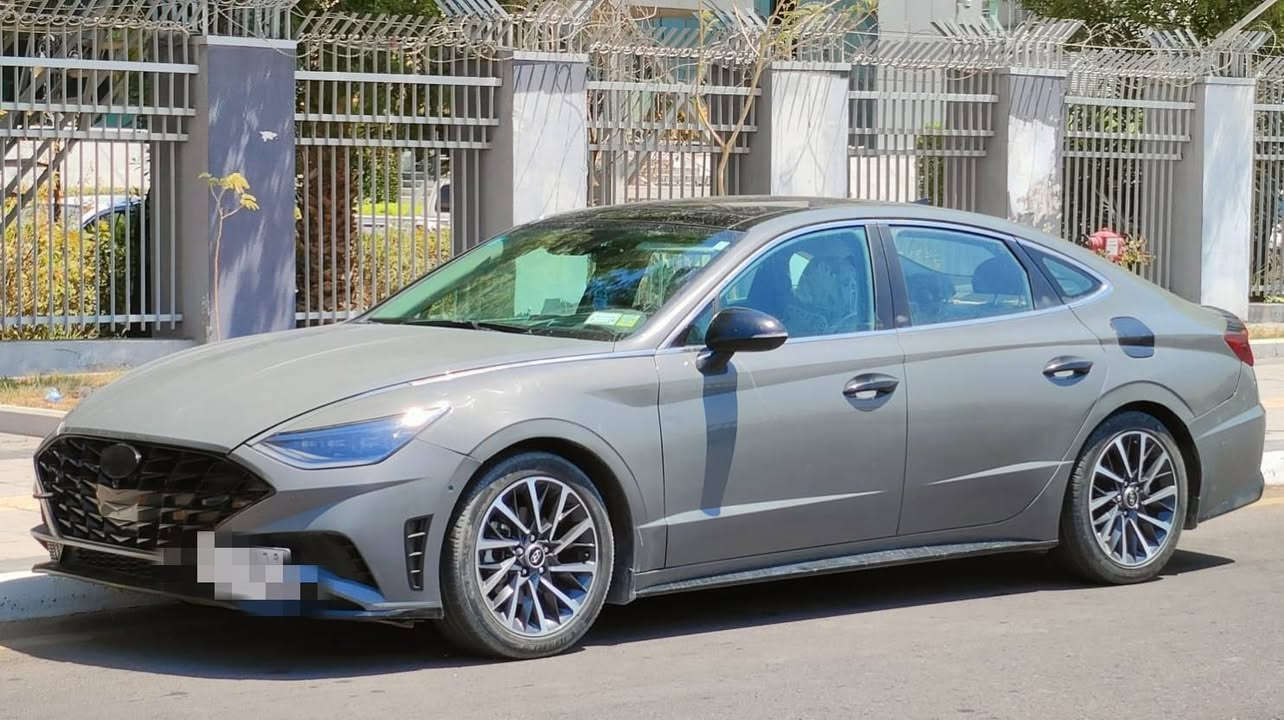 صلّوا على النبي ﷺ

 الحلوه للبيع او مراوس بيكم فورد f150 و رام  والفرق موجود ويفضل  v8 

مكلف الاتصال ع رقم او واتساب
---
سوناتا 2022 لمتدد LIMITED اعله فئة Vib  ع ايدي اني استوردته من 22 
ماشيه 52 الف كيلو حقيقي يعني مالك واحد ع وضع شركه 
                        ----------------------------
ضرره طخات بلجاملغات لا ايرباك سستم بلادي ولا لغد ولا شاصي راح انزل صور حادث وهنا بيه باب صبغ اثر طخه بلباب لون سموك مميز 🩶 وسونار موجود بلصور 
•الرقم : بغداد حرة بسمنه شرط تحويل 
•المواصفات :
▪️المحرك: 1.6L توربو (اربعة سلندر)
▪️حجم الويل: ويل كب حجم 18 مع طقم تايرات بحالة ممتازة
▪️لايتات زينون اصل مع حاجب LED مع اشارة LED
▪️بصمات عدد 2 للأبواب مع بصمة تشغيل
▪️عداد ليزري داتاشو على الزجاجة الامامية
▪️قمارة بانوراما
▪️نظام 5 كامرات
▪️رادار امامي مانع تصادم
▪️حساس امامي
▪️حساس خلفي
▪️رادار جانبي (نقاط عمياء) بالمرايا الجانبية
▪️شاحن لاسلكي
▪️گير شفتر بالستيرن للتحكم بالگير العادي
▪️اشاير بالمرايا الجانبية
▪️كامرة خلفية دوارة اصل مع الستيرن
▪️شاشة الدشبول حجم كبير للتحكم بأيعازات السيارة + كار بلي + أندرويد اوتو
▪️كشنات السيارة جلد اسود اصل
▪️گشن ذاكرة (خزن ميموري) لكرسي السائق
▪️تحكم فول كهرباء لكرسي السائق والراكب
▪️تدفئة وتبريد للگشنات الأمامية
▪️تبريد قطعتين امامي وخلفي
▪️گير لمس
▪️نظام تحريك ورگن السيارة عن بعد من خلال البصمة
▪️خمسة وضعيات للقيادة
▪️تشغيل عن بعد
▪️سستم صوت BOSE بواقع 12 سماعة في المركبة
▪️سايد بريك دگمة
▪️تحكم ستيرن جهتين بلوتوث وحاكية وكروس سرعة وتحكم صوت 
▪️نظام ABS مانع انزلاق

بدون اي نقص جاهزه والحمدالله وحره مومعوقين والي يعبر منشور كلشي موجود بلسوك 

سعر 165 ورقه ومجاله بسيط  الاستفسار اتصال ع الرقم *********** رائد
