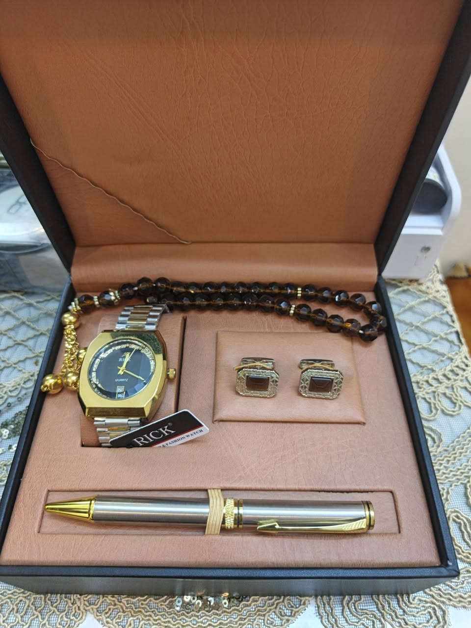 السلام عليكم جميعا توفرت طقم ساعات رجالي الأصلي سعر بس 25الف توصيل مجاني داخل الرمادي  سارع بالحجز ***********
