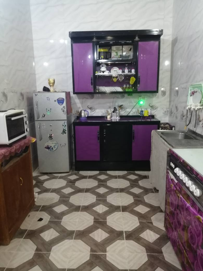 سلام عليكم بيت للبيع 100متر ☺️في النجف الاشرف♥ناحية الحيدريه في حي الامير داخل الحولي الاول قريب ع الحولي الثاني 🤍بناء بلوك  🌼غرفه وصاله ومطبخ وستقبال وحمامات داخليه وخارجيه  الشراي كل الهلا *********** النجف, العراق
