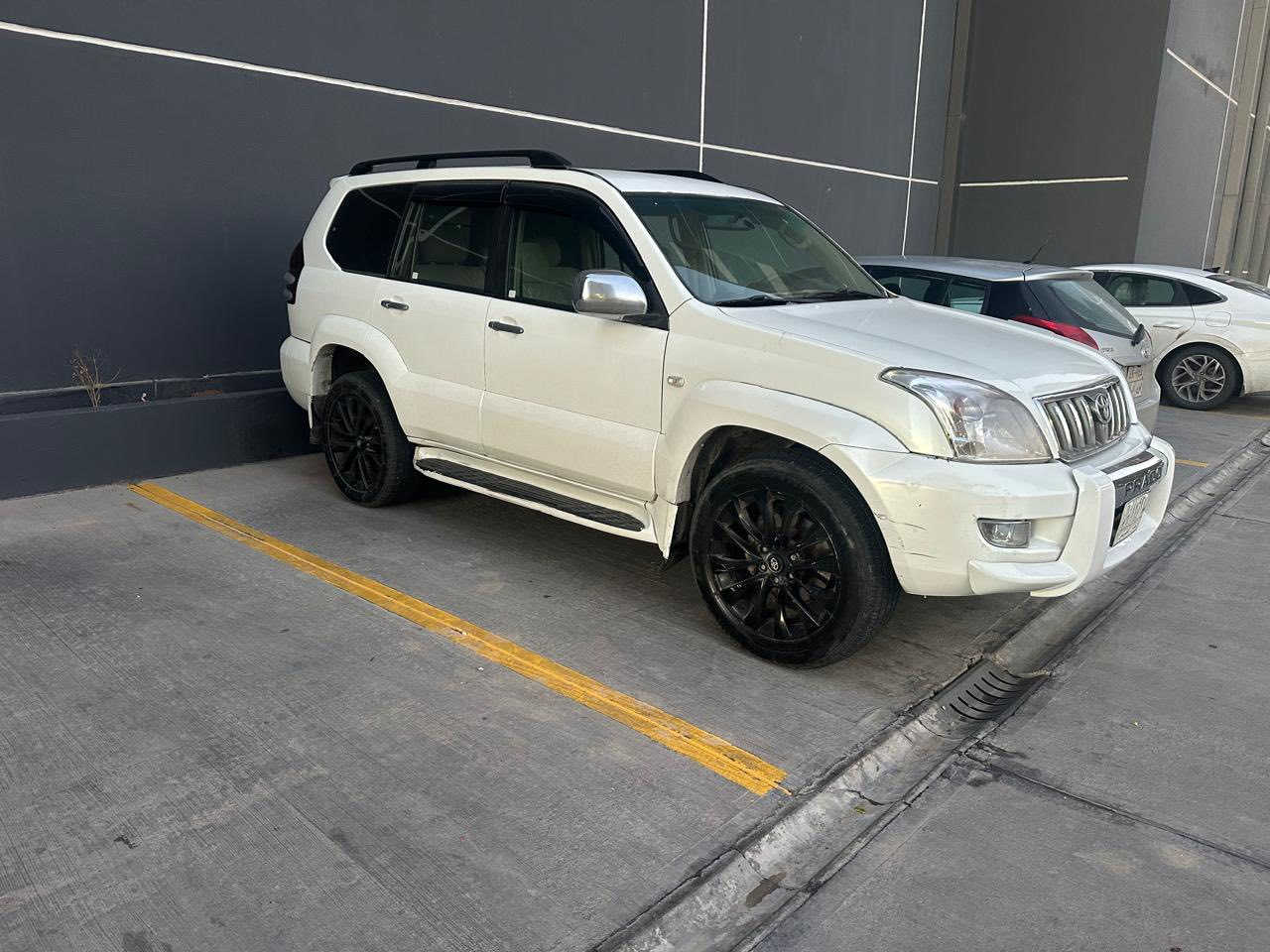 السلام عليكم
للبيع برادو فول مواصفات 
مكينه 6 سلندر 
كير مكينه اكسل حداديه كله جديد 
رقم بصره تحويل مباشر 
تخم تاير سياره جاهز للأخير بيه صبغ 
اثر مكان خطه سياره كفاله من اي ضربه
السعر 128ورقه
شرط للاستفسار ***********
