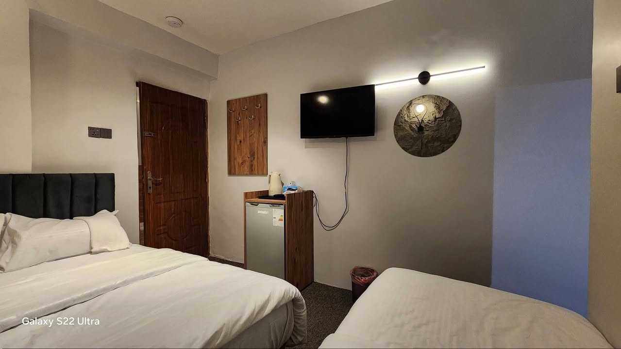 تم اكمال و انجاز مشروع إعادة تأهيل وتطوير المنظومات الصحية في فندق ريلاكس بلازا 2.
​شمل العمل:
​✅ إنهاء كافة أعمال التأسيسات الصحية بأعلى المواقف.
​✅ إعادة تأهيل المجموعات الصحية وتحديث الحمامات بالكامل.
​✅ استبدال أنابيب المياه وشبكات الصرف الصحي.
​✅ تغيير الخطوط الناقلة وفق أحدث الطرق العلمية والهندسية لضمان الكفاءة وديمومة العمل.
​نحن لا نكتفي بالتركيب، بل نصمم الحلول الهندسية التي تدوم.
​📍 موقعنا: بغداد فقط
📞 للتواصل والاستفسار: ***********
#النهرين_للتأسيسات #تأسيسات_صحية #بغداد #الكاظمية #صيانة_عامة
