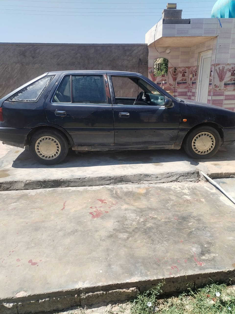 سلام عليكم للبيع هونادي اكسله رقم انبار شرط تحويل وديل 1990 سياره كير محرك شرط شغل وطلع وين متريد سعر 15 ورقه وبيهه مجال بصيط ***********
