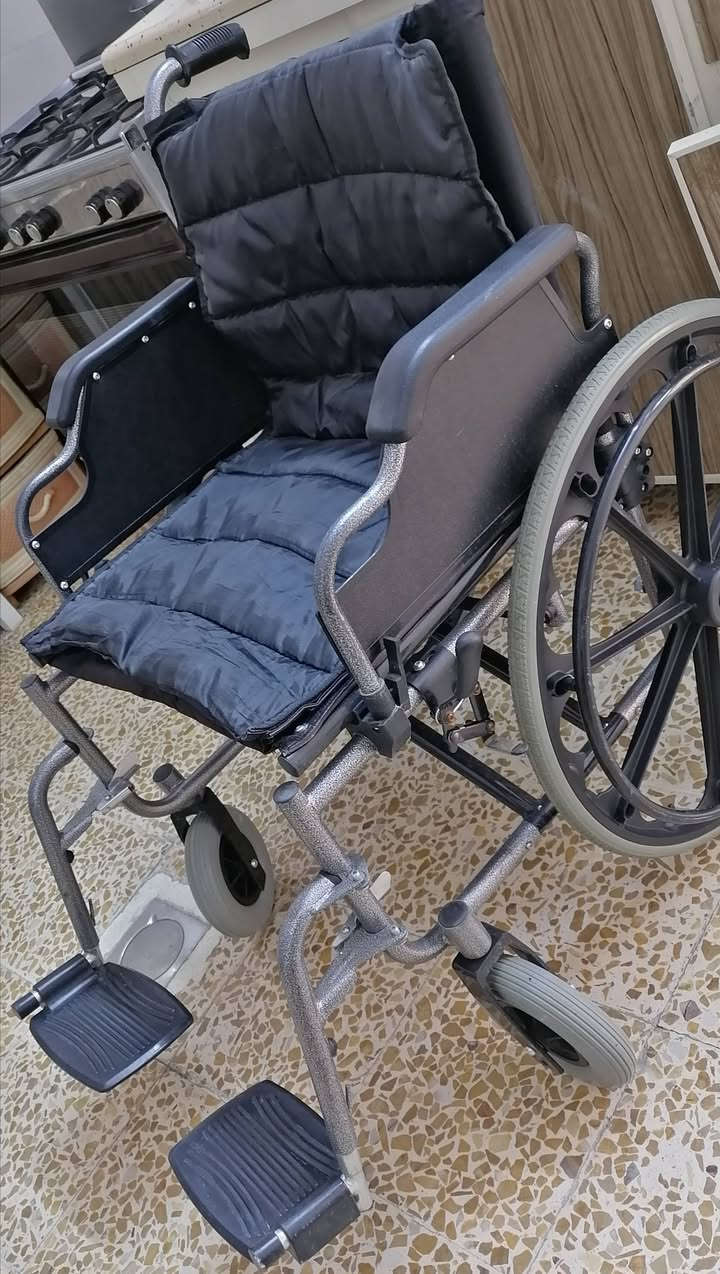عربانه للبيع نظيفه حيل مستعمله مابيها اي خدش ولاضرر بيها بريك من الجهتين سعرها ١٨٠ عنوان السبعاوي الشراي تواصل عالخاص ***********
