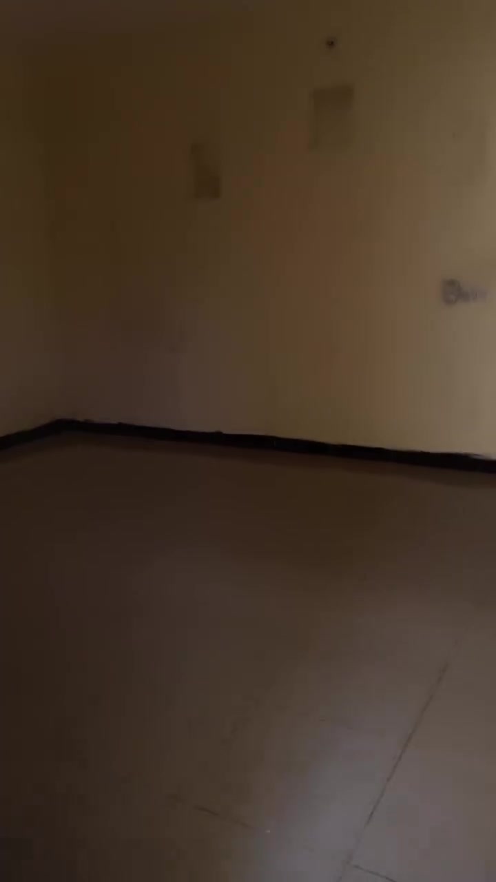 بيت للايجار غرفه  ومطبخ عمل  واستقبال بدل ايجار ٣٠٠
بحي العسكري ع سايدين مال حي العسكري 
بي 
***********
