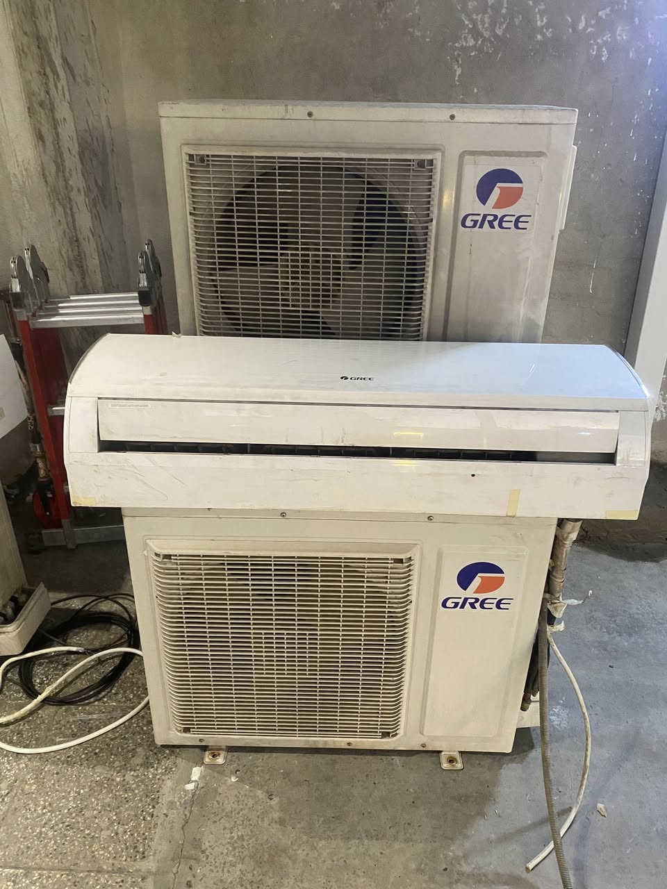 السلام عليكم
للبيع سبالت 
نوع گري 
حجم 2 طن 
غاز 22 
اجهزة جدا نظيفة
بلادية كاملة بدون اي نقص 
او تصليح 
سعر الواحد 450 الف 
***********
