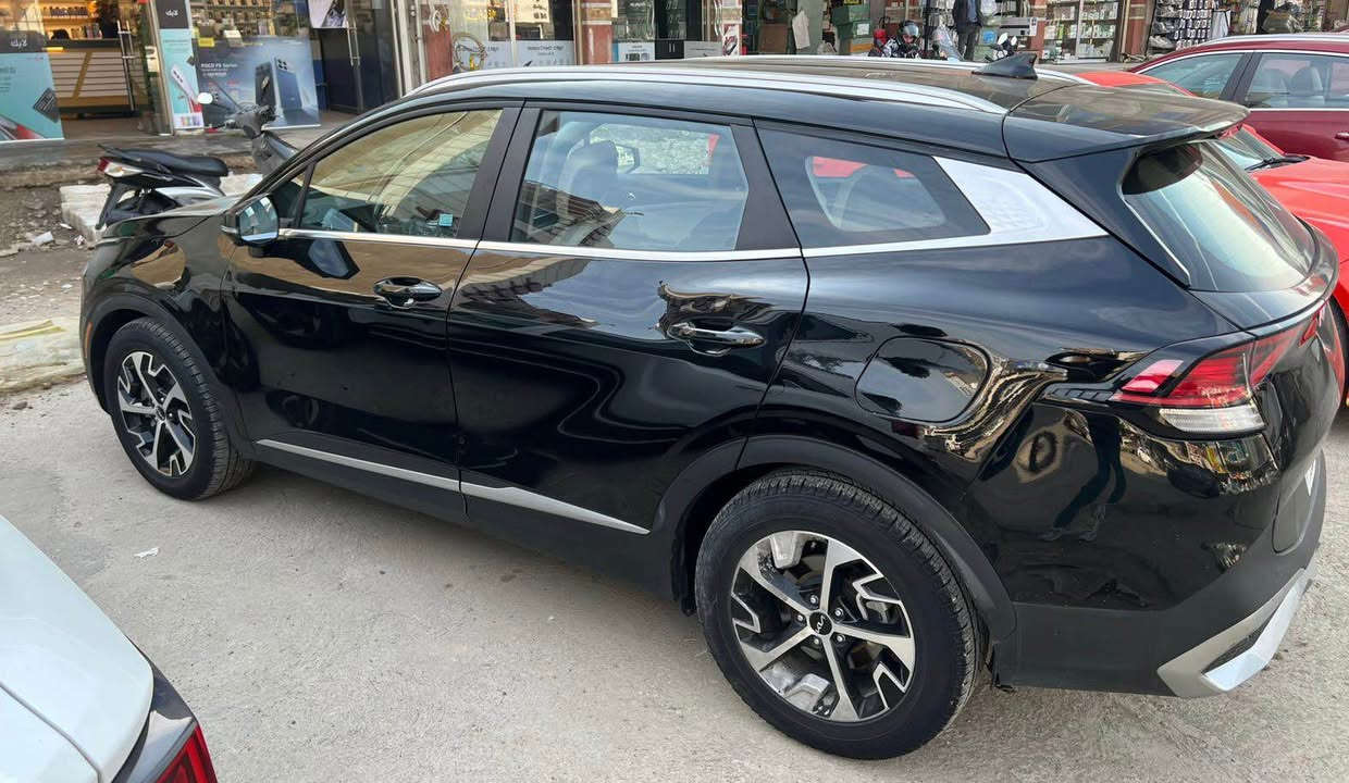 السلام عليكم 
مكلف بالنشر 
كيا سبورتاج موديل 2023 وارد امريكي لون اسود 
مواصفات EX محرك 2500 بصمة جلد شاشة متصلة رقم بغداد صور حادث مرفقة مع الصور 
مكان سيارة بغداد زيونة السعر ( 167 ) ‭
‏‭0771 437 7672 بغداد, العراق
