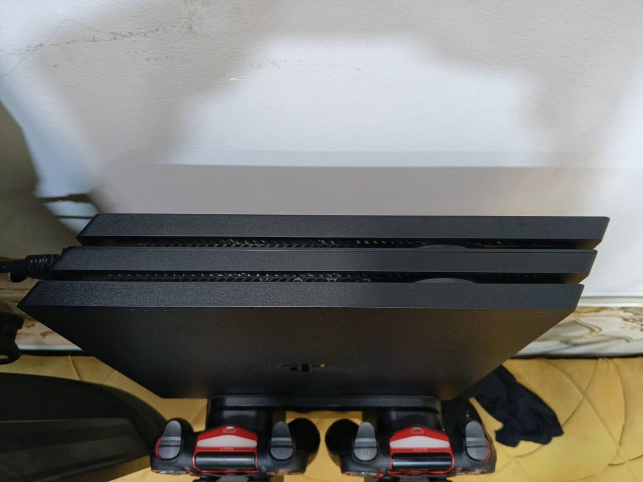 للبيع PS4 Pro مهكر (نظام 9.00) – نظافة 100% ✨
جهاز بلي 4 برو، قمة بالنظافة وما مشتغل هواي.
مهكر كامل وجاهز.
وياه الكارتون، يده الاصليه عدد2، وقاعدة مبردة.
الفحص والتشغيل مباشر قبل الشراء.
السعر: [450.000] وقابل للتفاوض البسيط للصامل.
.      .     .     .     .     .     .    .    .    .    . 
شرط الفحص والتشغيل عندي بالبيت، إذا ما عجبك كولشي ما خسران. الجهاز لوز ومضمون.
للتواصل: [***********]
