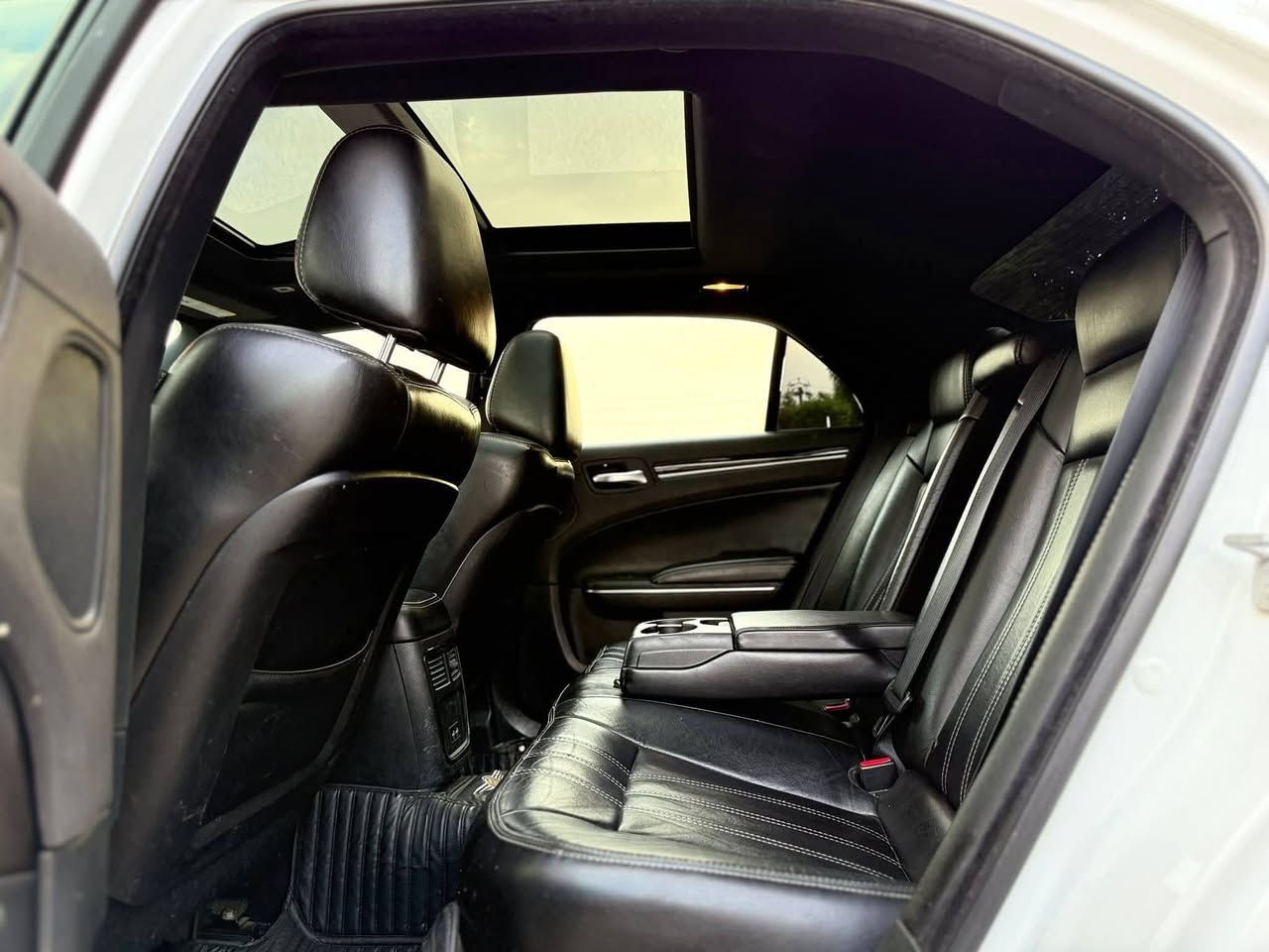 ✨️للبيع كرايسلر اوباما2017✨️
مواصفات فول s 
تحكمات ستيرن جهتين 
شاشة ترحيب
شاشه جبيره
كشنات جلد 
كشنات كهربائي 
كشنات تدفئه 
تبريد قطعتين 
نظام ملاحه 
نظام GPS
بانوراما 
كامره دواره 
لدات امامي وخلفي
رارات 4
تخم تاير جديد
حداديه كير محرك كفاله
عليها سيرفس كامل 
تشغيل عن بعد
وبيها بعد مواصفات هوايه معروفه s
السياره  حادث موضح بصوره
السياره بالواقع احلى
مكان السياره بابل 
السعر 245 وبيه مجال 
للأستفسار الأتصال ع الرقم  ***********
