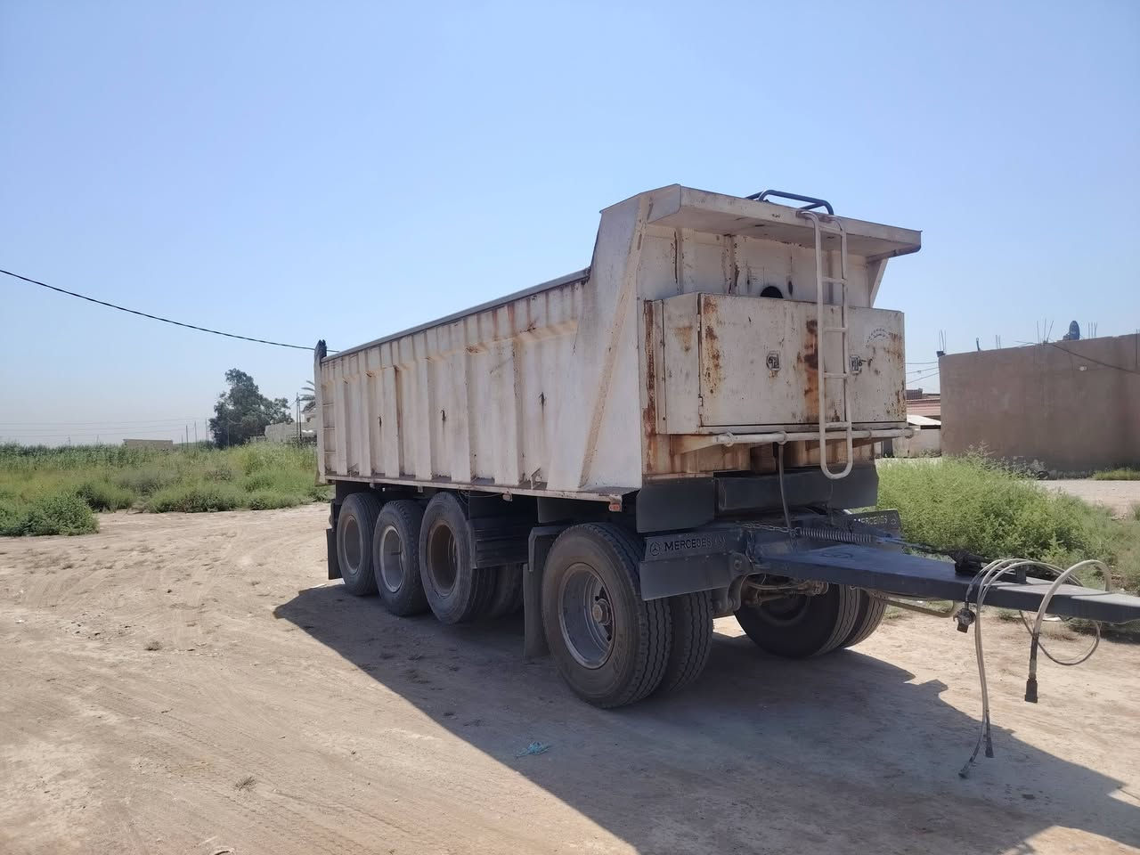 السلام عليكم مقطوره للبيع جاهزه للشغل طول ٧اله ربع ارتفاع ١٣٠ دنكير ١٦ شاصيهه ١٤للستفسار الاتصال على الرقم ***********
