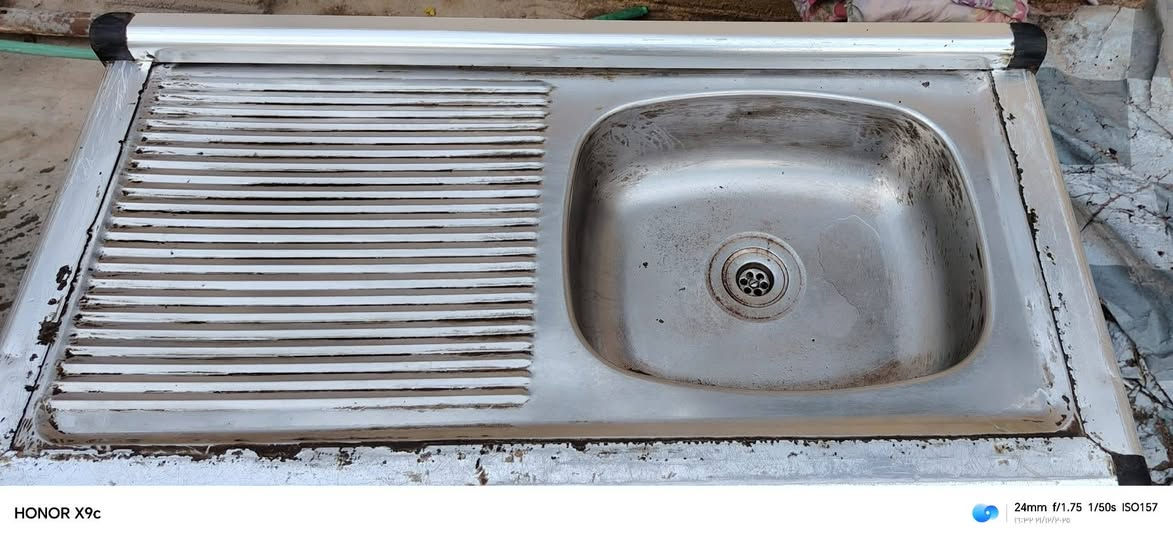 كاونتر معه سنكي للبيع السعر 250 وبي مجال بسيط مكان كربلاء حي الغدير الشراي يتصل ع رقم ***********
