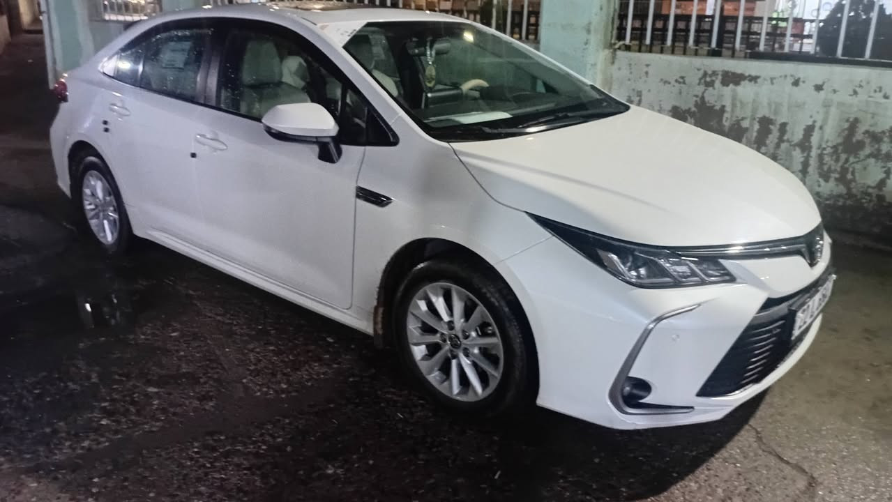 تويوتا ..كورلا..  ٢٠٢١ 
*** السعر ١٧٧ *** 
رقم أربيل: 22 
محرك وكير بشرط ١٨ دوش 
السياره: مجهزه رقم هزه سنويه جديد 
السياره: لايوجد لاضربه لاصبغ لا تبديل 
المواصفات: 1/1 شركه جيهان 
بصمه 
سلايت 
تبريد قطعتين 
داخل لونين 
شاشه وكامير 
حساسات امامي و خلفي 
ليد اتو 
ليد زينول 
اشاره فى مراه 
ويل كب 
#العداد: ٨٣ kmالف 
#العنوان: الموصل _ الحمدانية 
#الاتصال: *********** _ ***********
