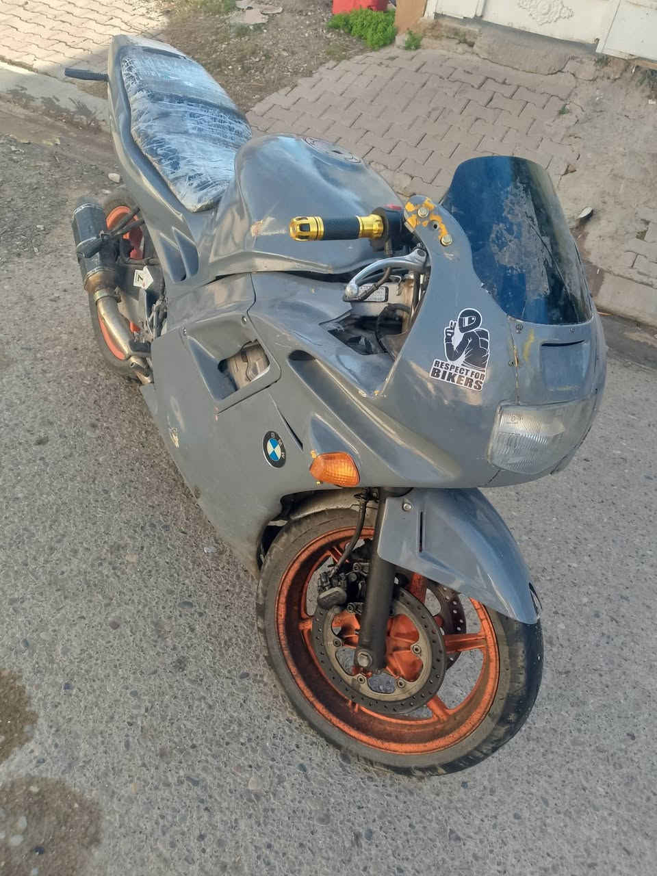 سلام عليكم f2 موديل 98 دراجة شلعه معدل فول كمرك مدفوع عليهه ادامه كابريترات و دهن و فلتر و باتري و زنجيل يدات رياضي محرك كير بالشرط سعره 1600 بيهه مجال قليل مكاني كركوك اسره ***********
