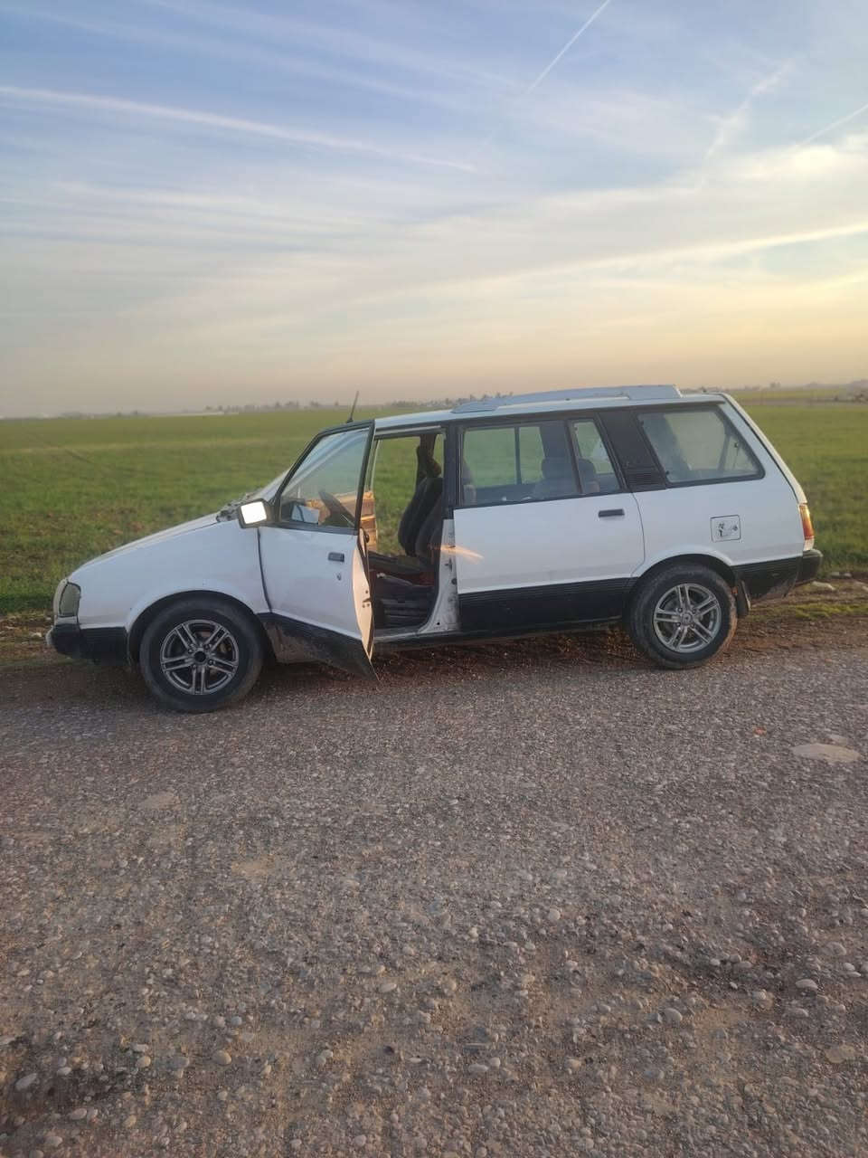 مستبوشي ستيشن 7راكب موديل ٩١ محرك كير شرط رقم نينوى سنويه  2026 البارحه استلمتها بأسمي تدفئه شغال باتري جديد كشرها نضيف بيها خيسان دوسات وطخمها تعبان  السعر 18 وبيها مجال شراي خابر ***********
