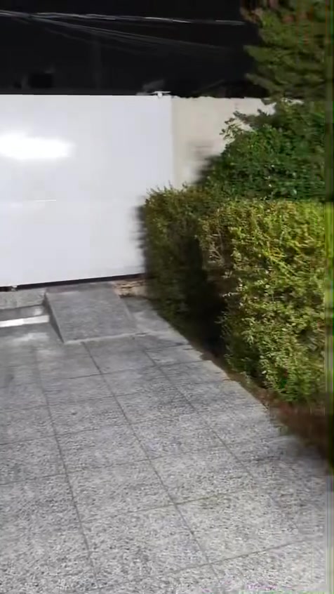 بيت للايجار في حي العدل مساحته ١٥٠ متر ينفع مخزن او شركة توصيل في حي العدل غرفتين وصاله وخدمات وكراج وحديقه للاستفسار بي واتساب ***********
السعر مليون وربع قفل
