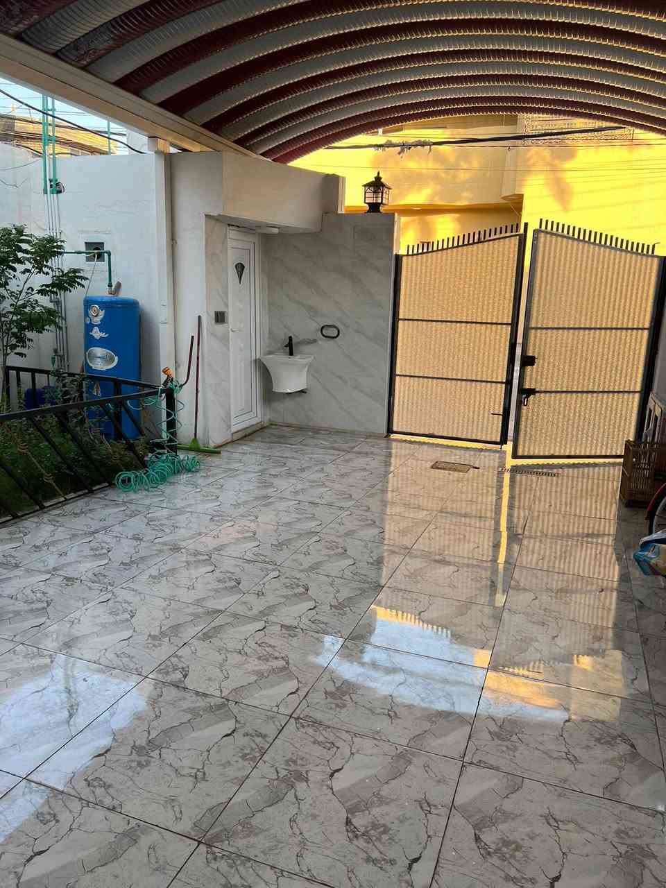 بيت للبيع في مهندسي القادسيه مساحته 150 طابق ونص مع الاثاث
للاستفسار الاتصال على الرقم ‭***********‬
