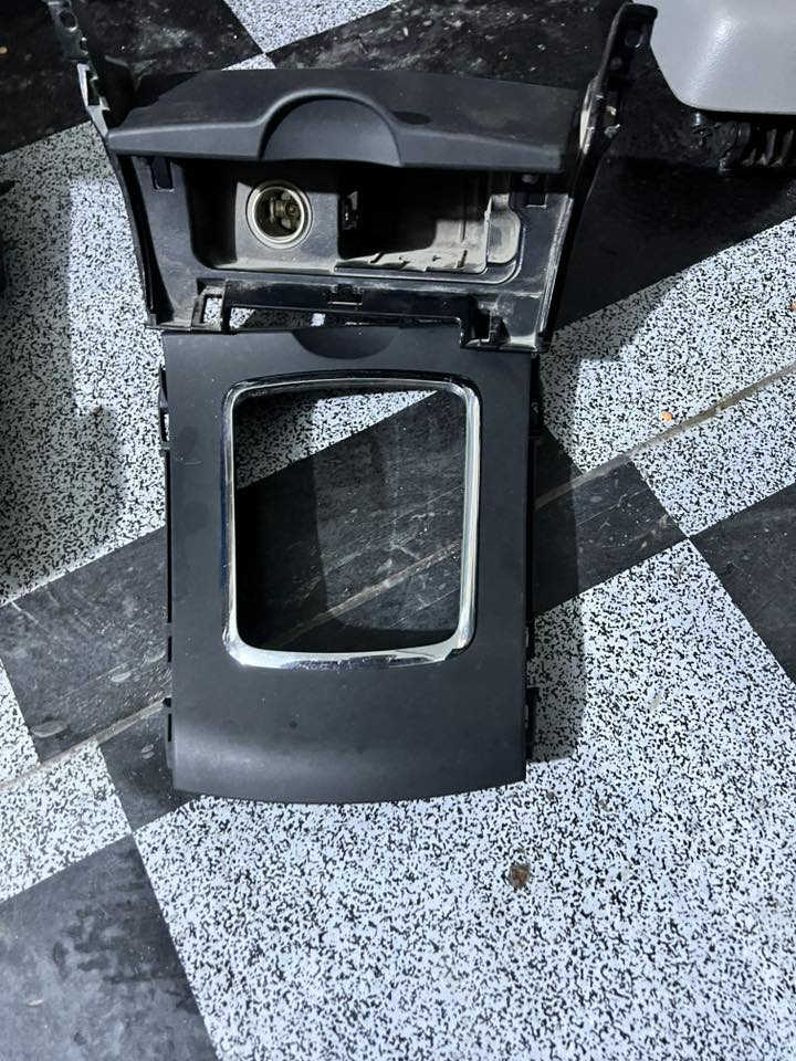 غراض كورلا من 2010ل 2013 
المسجل ابلادي 25الف
شاشة شكل الكزز لك جديدة 125الف قفل
اسبايدر خلفي اصلي 25الف

وأي استفسار اتصل ***********
