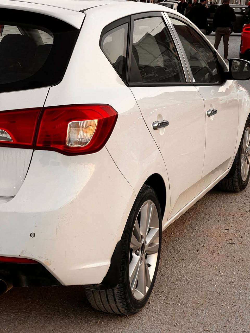 سيراتو للبيع سياره جديده بمعنى الكلمه موديل 2012 محرك 2000 فول مواصفات بها ثلاث مكانات صبغ رقم اربيل الدولي مداور ثاني يوم باسمك السعر 90 وبيها مجال بسيط للشراي مكان السياره نجف صور السونار بالمنشور لا حد يسالني ايش بيها *********** النجف, العراق
