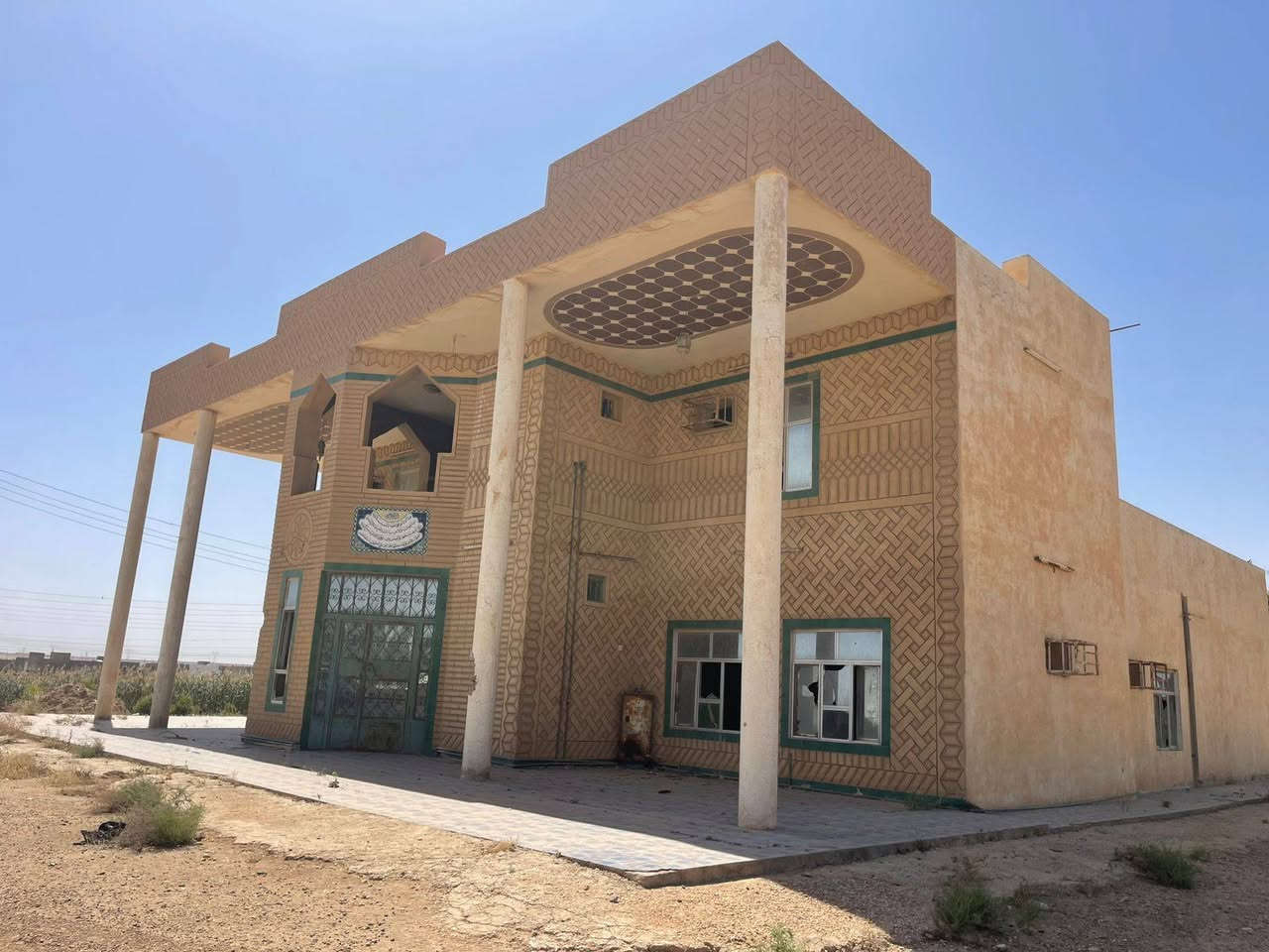 🏡 عرض اليوم — دار طابقين مع قطعة أرض 🌿

📍 الموقع: الرمادي — ناحية اليرموك — بداية منطقة القرية العصرية
📐 المساحة الكلية: دونمين

دار طابقين مع قطعة أرض بموقع مميز داخل منطقة سكنية هادئة ومتوفر بيها جميع الخدمات 🌟
البيت يحتاج بعض الترميم والتنظيف بسبب تركه لفترة من الزمن، لكن حالة البناء جيدة ومناسبة للسكن أو الاستثمار مستقبلاً.

إذا كنت تبحث عن الراحة والأمان والمساحة الواسعة فهذا العرض مناسب إلك 👍

🔹 ملاحظة مهمة:
الأرض واقع حال لزمة مكفولة من أي مشكلة عشائرية
تعهد + بصمة + مكاتبة حال المنطقة بالكامل
ولا يوجد طابو

📞 للاستفسار والاتصال:
*********** واتساب
*********** واتساب

📩 أو مراسلة الصفحة في أي وقت
ونعتذر عن التأخير بالرد أحياناً

📍 نستقبل جميع العروض العقارية في مدينة الرمادي

أبو أحمد
مكتب العسافي للخدمات العقارية

#الرمادي
#اليرموك
#القرية_العصرية
#عقارات_الرمادي
#دار_للبيع
#بيت_للبيع
#اراضي_الرمادي
#استثمار
#عقار
#بيع_وشراء
#مكتب_العسافي
#ابو_احمد
#عروض_عقارية
#العراق
#الانبار
#بيوت_الانبار
#عقار_الانبار
#دار_طابقين
#ارض_للبيع
#عروض_اليوم
