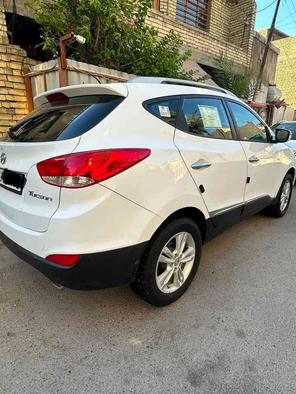 سلام عليكم توسان 2013 خليجي السياره بدون تبديل ولا ضربه بيها قطع صبغ اثر طخطخات .. كير ومكينه خير من الله لا تنقيص ولا تبخير مكينه 2000 دوش .. تبريد ثلج .. حداديه جديده.. تخم تاير .. السياره حلوه وجاهزه ..رقم بغداد انكليزي شرط التحويل .. السعر 119 وبيها مجال شي قليل حك الجيه  .. ماكو هيج سعر والي ما يعجبه خلي يعبر المنشور .. مكاني بغداد منطقه الحبيبيه.. ***********
