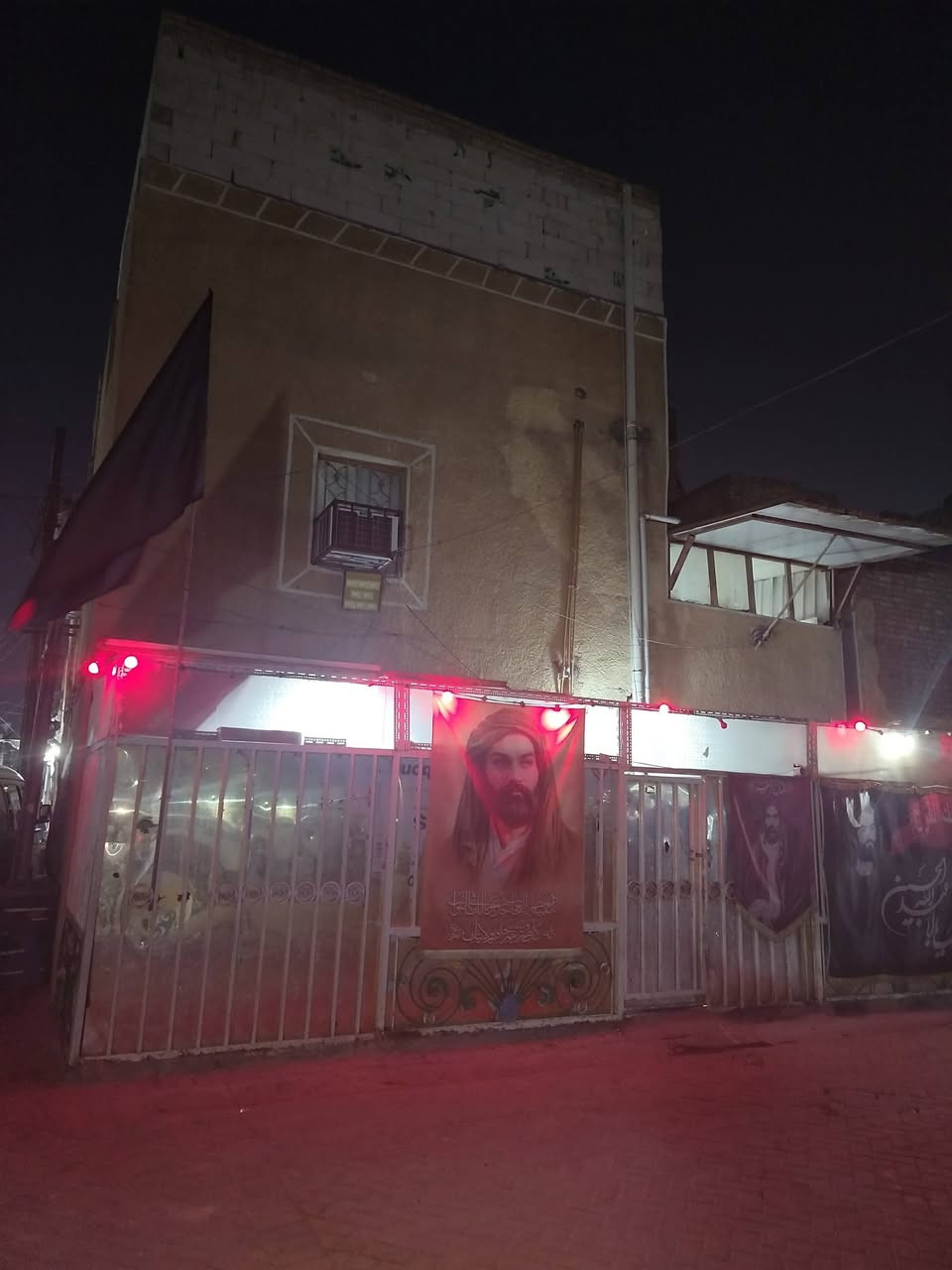 سلام عليكم نصف قطعه للبيع 72 متر
مدينه الصدر قطاع 21
٣ طوابق الطابق الأول ديوانيه وغرفه ومطبخ وصحيات
والثاني غرفتين وصحيات وحولي
والثالث غرفه وداخلها صحيات وصطح
بناء كله عكاده 
***********
