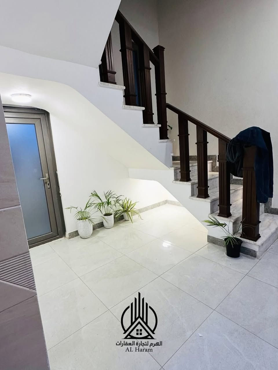 سيف سعد - مقابل حديقة 📍
دار 200 متر طابقين بناء حديث

الطابق الاول : غرفة - صالة - مطبخ - استقبال - صحيات - كراج - منور 

الطابق الثاني : غرف نوم عدد 3 - صحيات - صالة

بناء 2024 طابوك درجه اولى

ارضيات بورسلين 

سقوف ديكورات جبسن بورد

 للأستفسار

سجاد مؤيد

***********

***********

عنوان المكتب : سيف سعد - مقابل جامع محمد الجواد - على الشارع العام مباشرةً 📍
