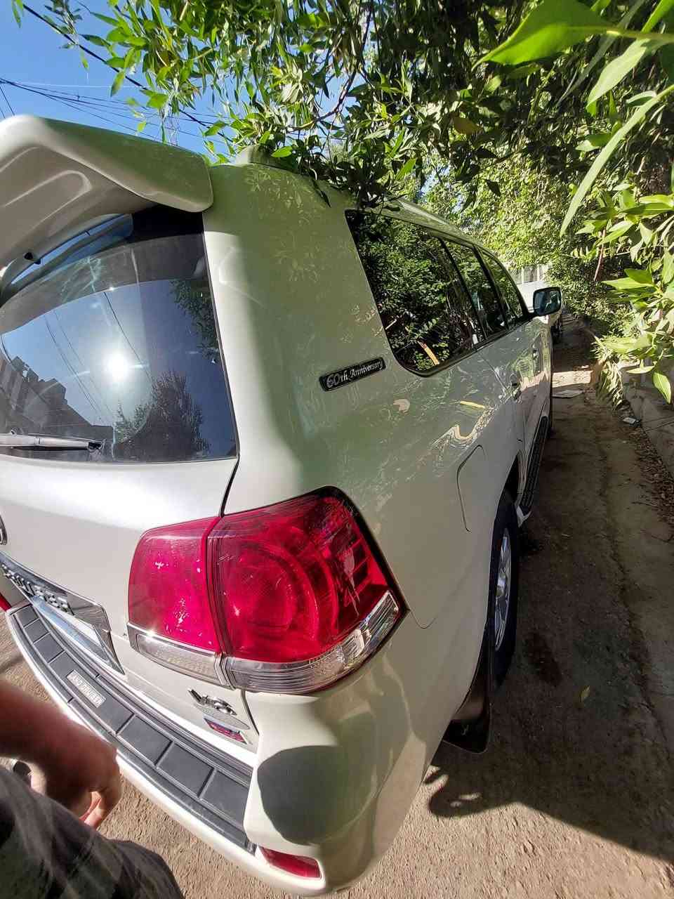 لا ندكروز 2011 ستيني كفالة عامة ما عدا رصعه بالنجطة واضحة الباقي مكفول رقم اربيل مكان السيارة كربلاء للتواصل على الرقم التالي  ***********
