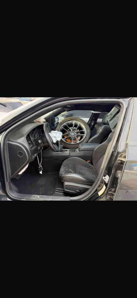 جارجر ٢٠٢٣   داايتوانا فول. سعرها مناسب  كامله مصلحة بدون رقم فقط نواقص بسيطة  باسمي مكانها زيونة   شارع فلسيطن 
***********  وتساب او اتصال  السعر ٢١٠
