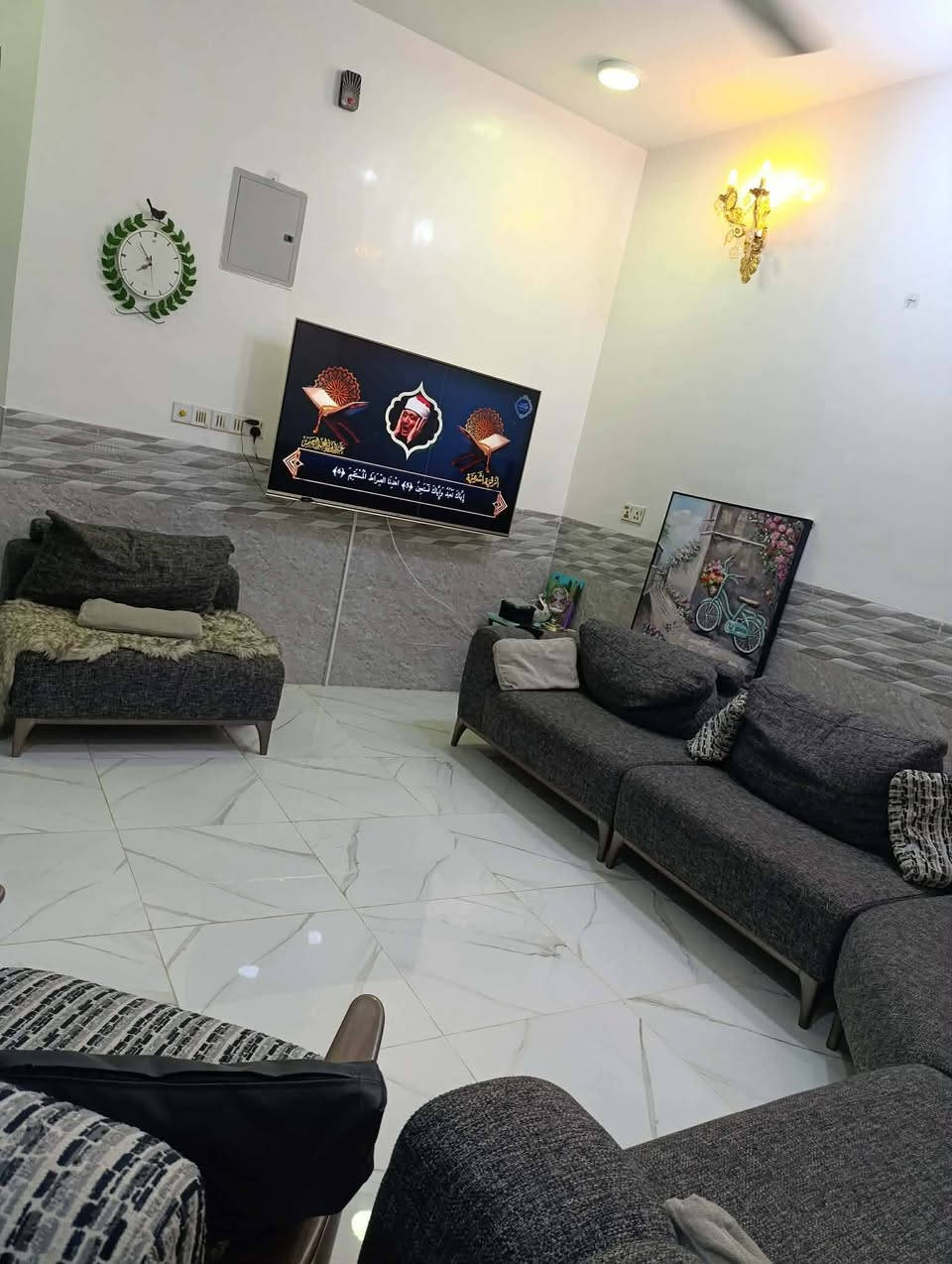 علق بكلمة ( تم ) على المنشور بالصفحة الرئيسية لكي يصلك السعر
لتصلك المزيد من العروض يرجى متابعة الصفحة
👆👆👆

للبيع دار سكن في الخاجية  7000
 مساحة 240م
ركن على شارع 20م وساحة خضراء

طابقين حديث  بناء 2020
الطابق الارضي :
يتكون من غرفة نوم وهول ومطبخ واستقبال وصحيات مع كراج وحديقة.

الطابق الاول :
3 غرف نوم وهول وصحيات وبيتونة وسطح

للبيع مع امكانية المراوس بالكفاءات او حي الخليج او حي الوحدة

📍📍  للاستفسار اكثر يرجى الاتصال على ارقام المكتب
            او التواصل عالخاص
         ☎️   ***********
         ☎️   *********** 

🌍  عنوان المكتب // كوت الخاجية شارع 40
       مقابل العزاوي للاجهزة الكهربائية
       مجاور صبحي ابو الفلافل 

📍📍 نستقبل كافة عروض البيع والشراء للدور والاراضي السكنية.
