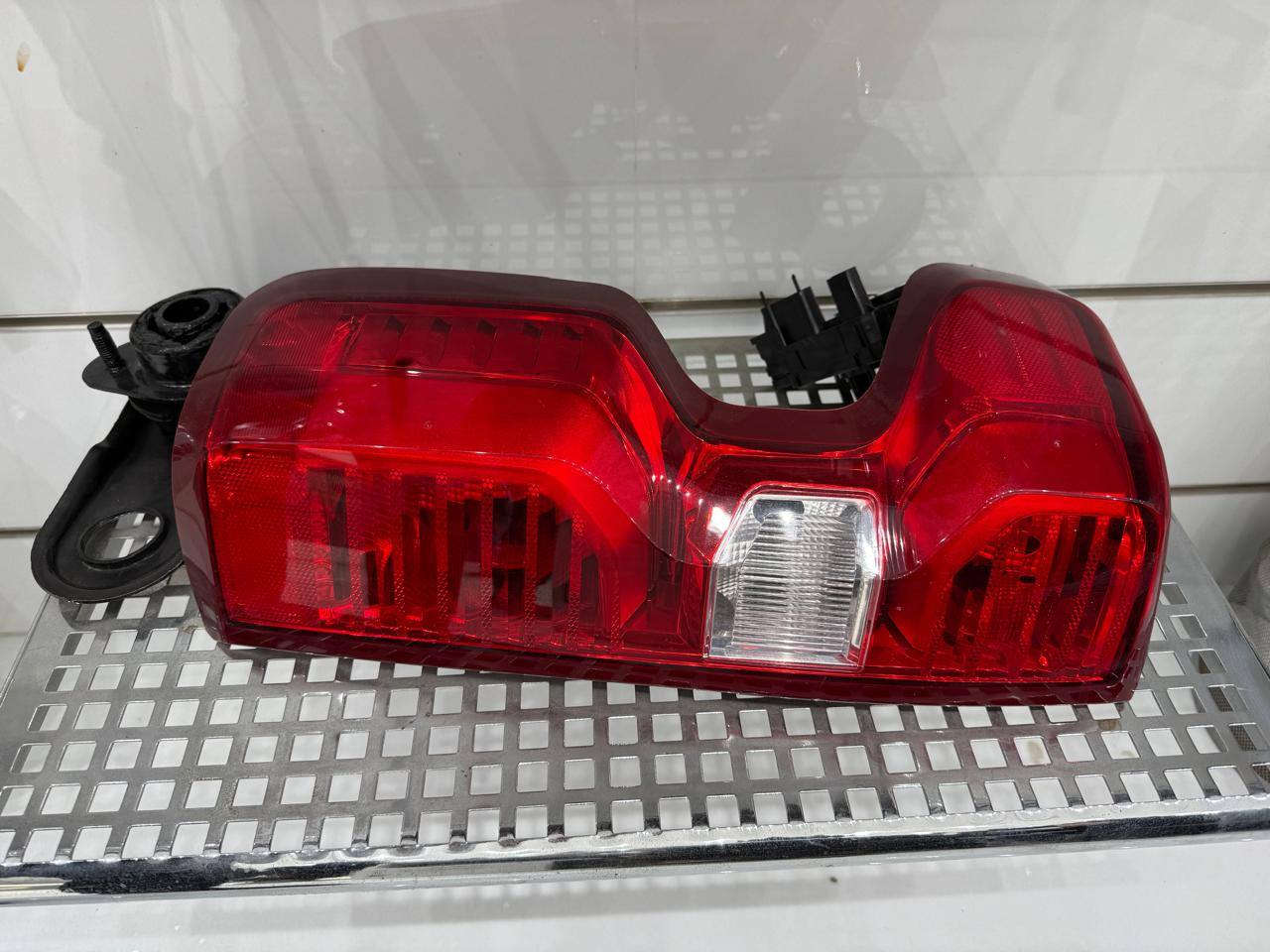 النسر الذهبي
 لتجارة الادوات الاحتياطية 
للسيارات الأمريكية الحديثة 
يوكن   تاهو 
سيرا  سلفرادو 
اوباما   جارجر 
بغداد المنطقة الصناعية
 كسرة و عطش 
***********
