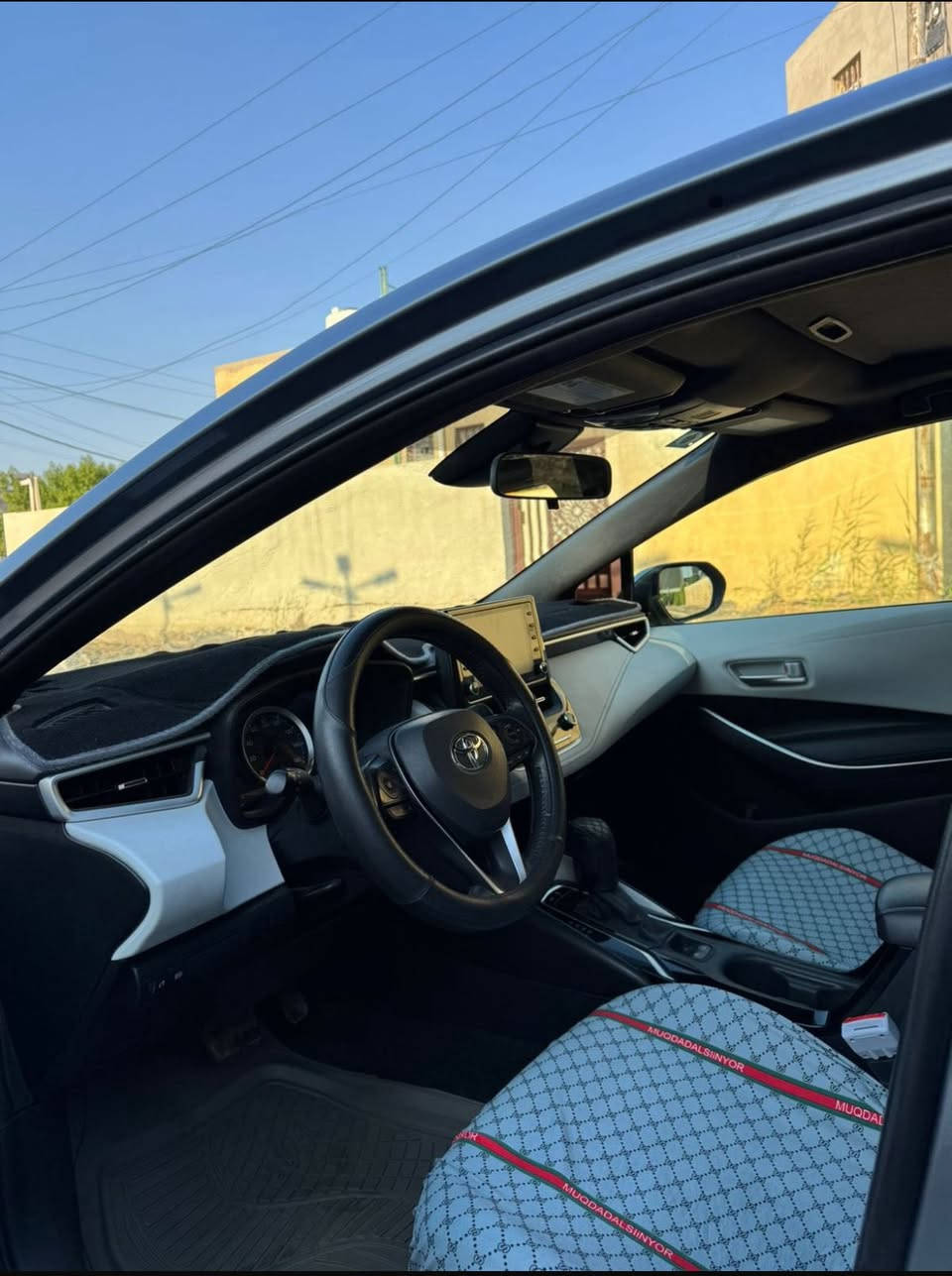 TOYOTA COROLLA SE 2022
اللون بحري 
سعة المحرك 2.0
المسافة المقطوعة 55 ألف 
الإضافات 
بصمة شاشه كبيره 
كامره 
تحكمات سرعة 
ويل 17
فرشة مخمل اسود 
هاند بريك كهربائي 
رادار أمامي وجانبي 
لايت زينون 
فتحة سقف 
شفتات ستيرن 
حادث السياره كما موضح في الصور 
❌❌سيارة معوقين❌❌
مكاني بغداد البلديات 
الرقم *********** 
السعر 160$
