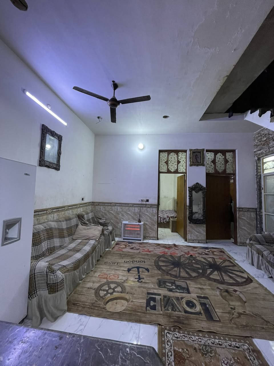 السلام عليكم
بيت للبيع 150م عنوان البيت الرئاسة شارع 20 شارع الساده

للاستفسار ‭0771 191 4157‬
