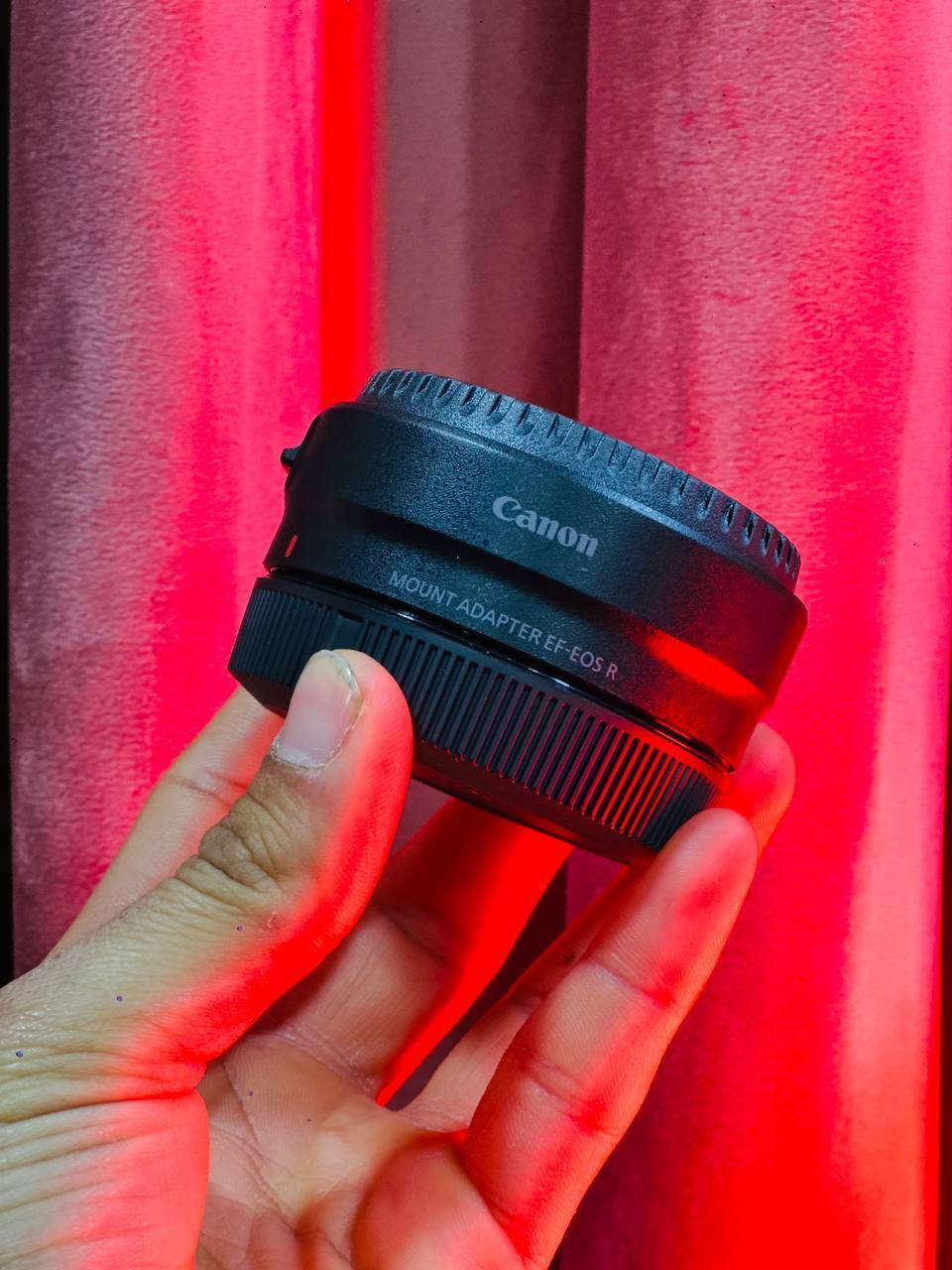 ادبتر كانون الاصلي+بطاريات كانون
بطاريات كانون LP-E6 ترهم ع كاميرات R6ii/R5/R/5Div/7D/90D/80D/6Dii
ادبتر كانون الاصلي يحول من RF-EF جديد لوك 
توصيل متوفر 
السعر خاص او واتساب 
***********
@إشارة
