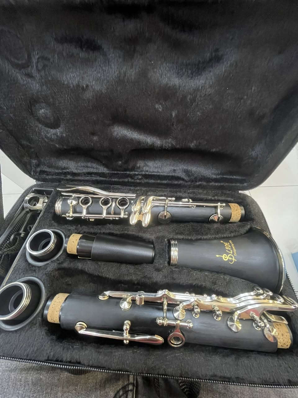 Clarnet for sale:
Slade brand designed by USA.
All the pieces   :- B flat
کلارنیت سبمول
کامل أشیاء موجود بدون نقصان او عیب جدید ممتاز
١٣٠$

سلیمانیة -عراق
توصیل موجود لکل مکان .
مسنجر او واتسئاپ ***********
